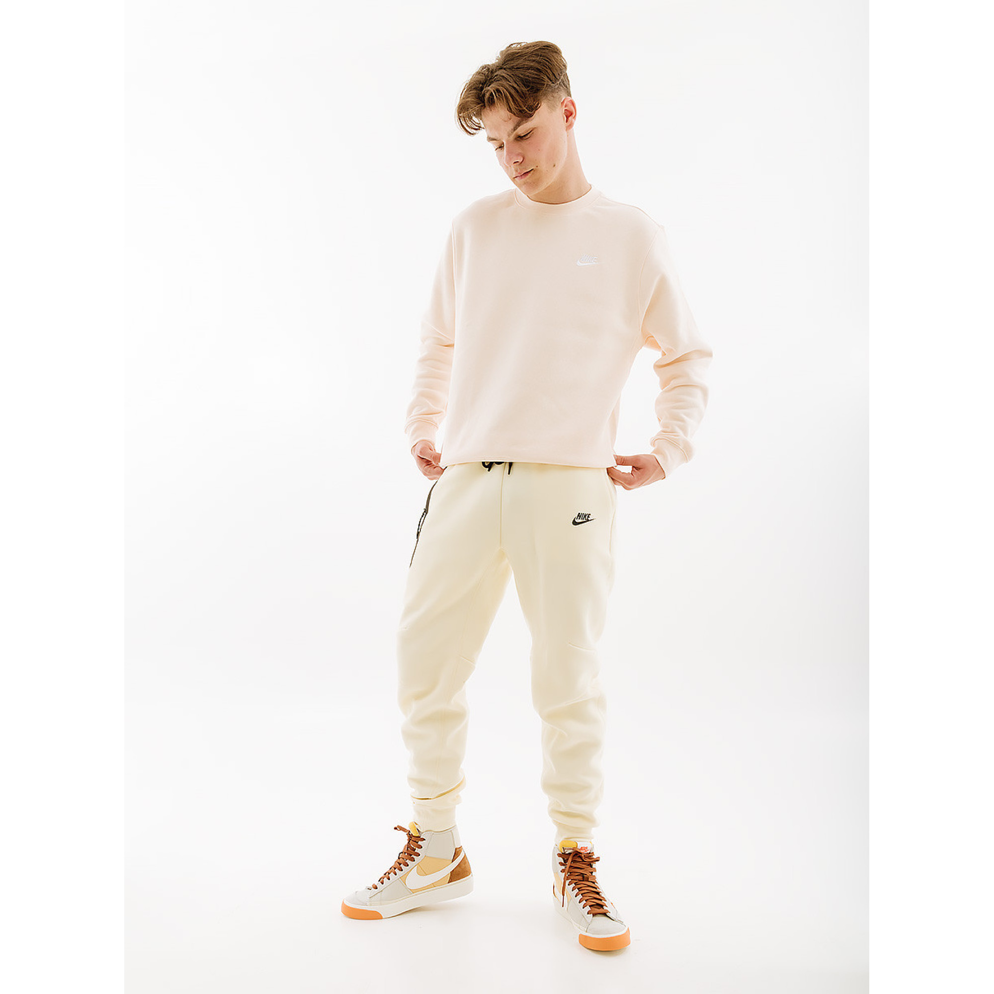 Чоловічі Штани Nike JGGR Бежевий L (7dFB8002-113 L) - 2 - Robinzon.ua