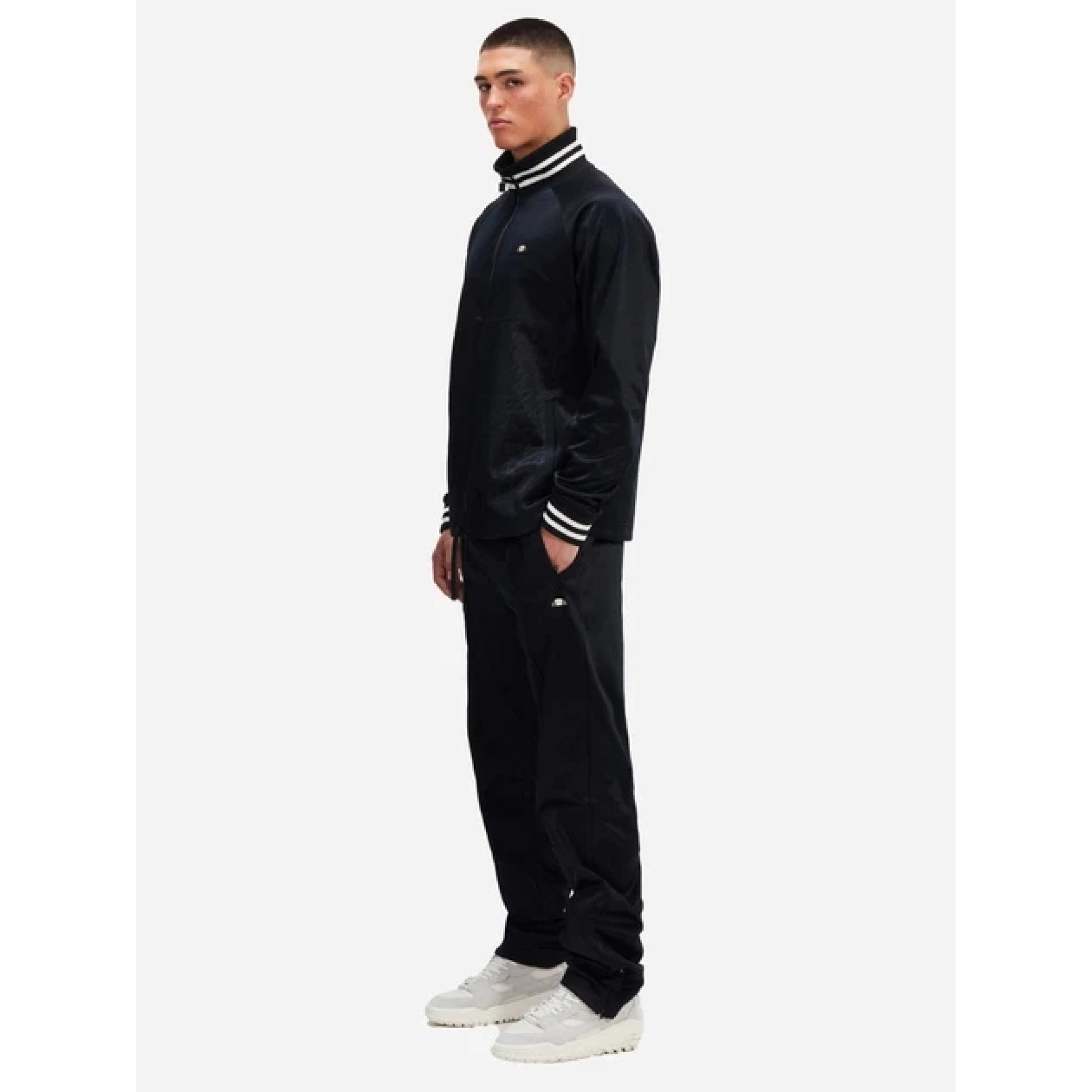 Чоловічі Штани Ellesse Salino Track pant Чорний S (7dSUV20194-011 S) - 2 - Robinzon.ua