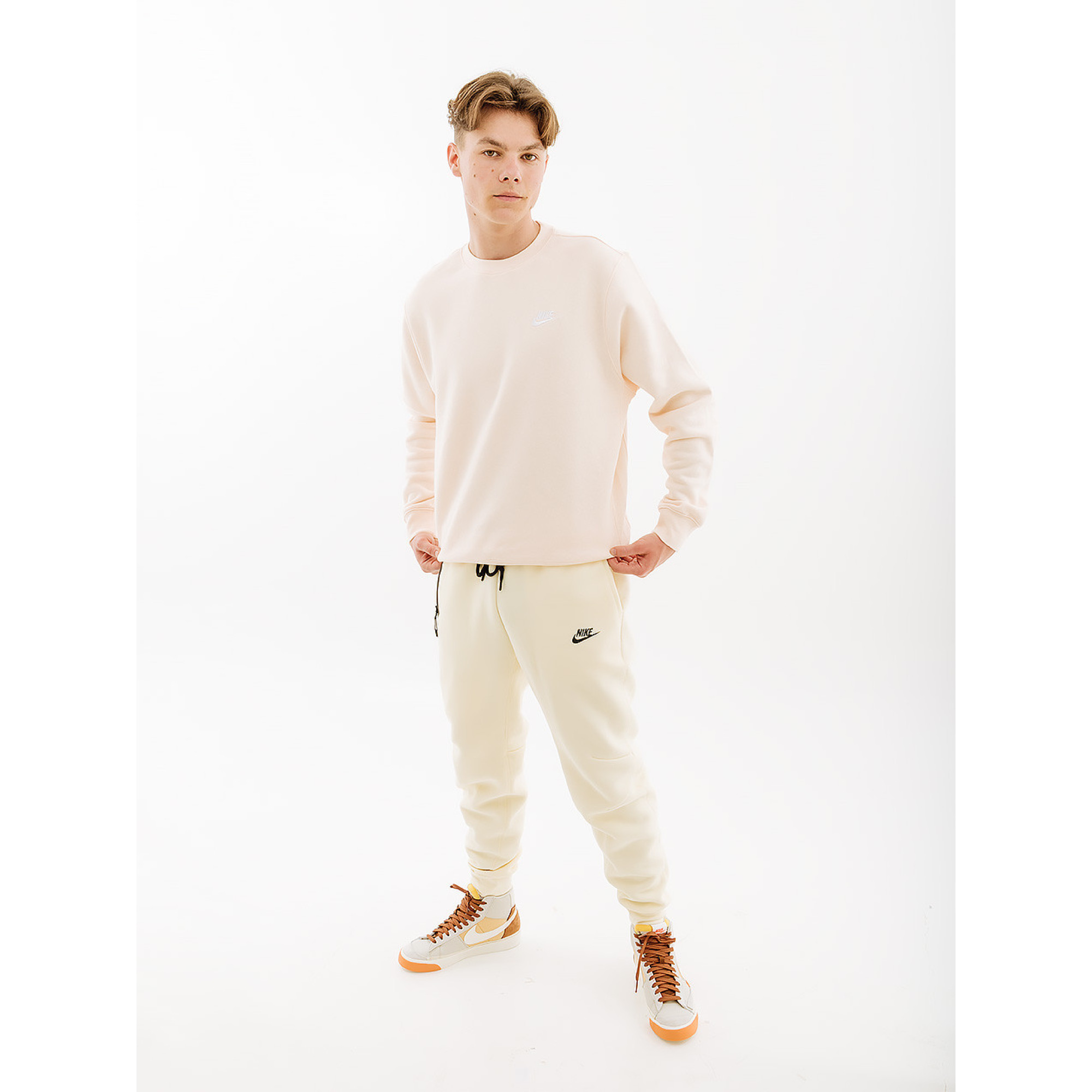 Чоловіча Світшот Nike CLUB CRW BB Рожевий 2XL (7dBV2662-838 2XL) - 2 - Robinzon.ua