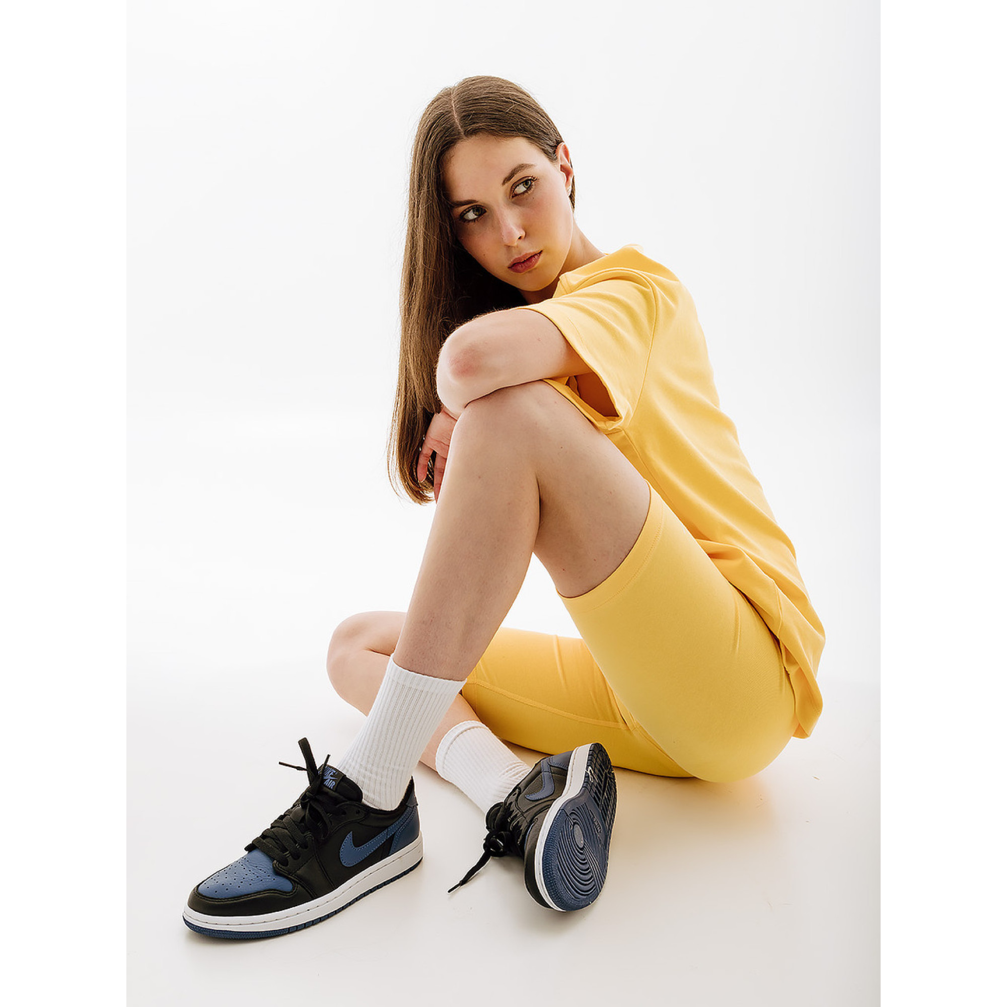 Женские Шорты Nike W NSW ESSNTL MR BIKER SHORT  Желтый S (7dCZ8526-795 S) - 2 - Robinzon.ua