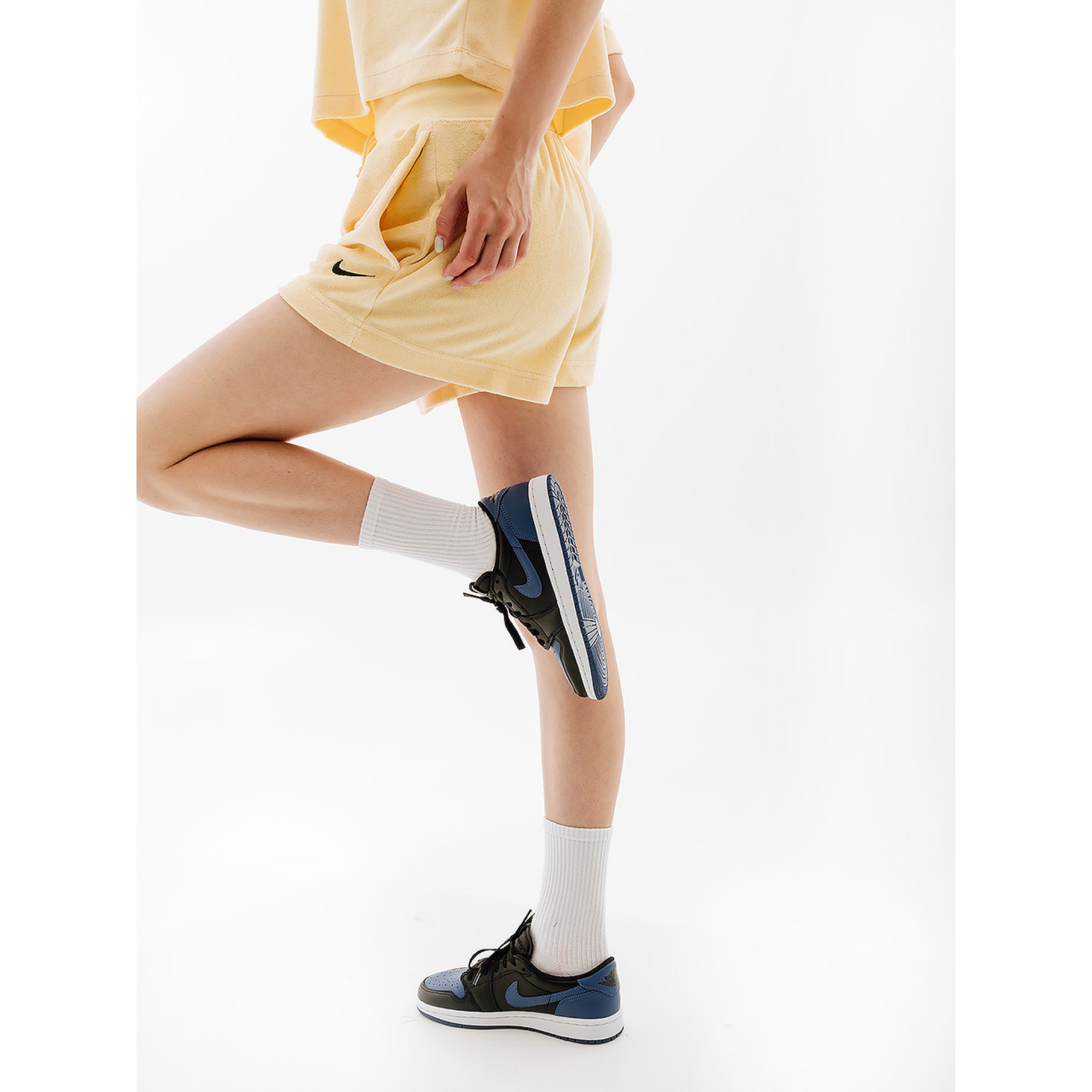 Жіночі Шорти Nike W NSW TRRY SHORT MS Жовтий  XS (7dFJ4899-294 XS) - 1 - Robinzon.ua