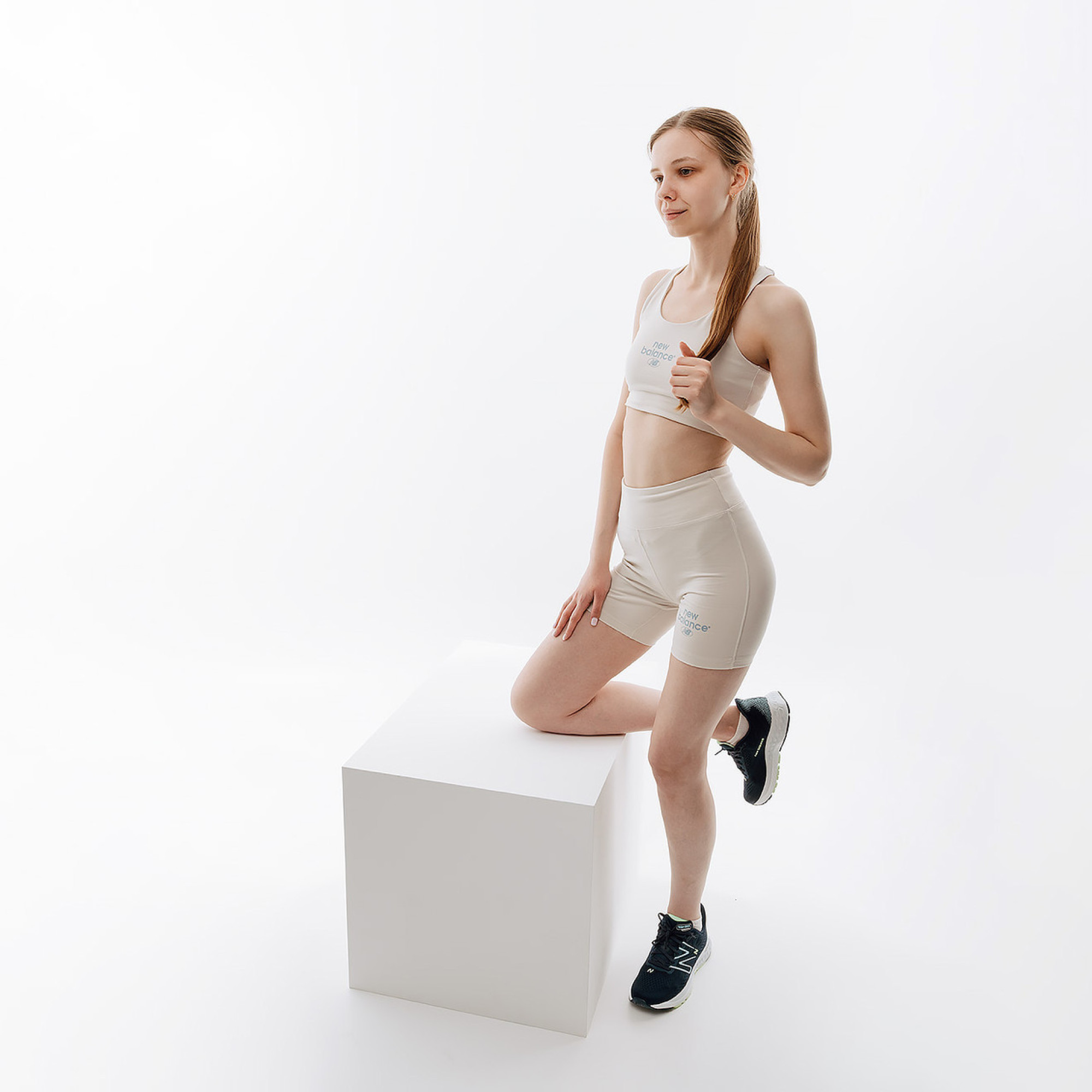 Жіночий Топ New Balance Essentials Reimagined Bra Бежевий M (7dWB31500MBM M) - Robinzon.ua