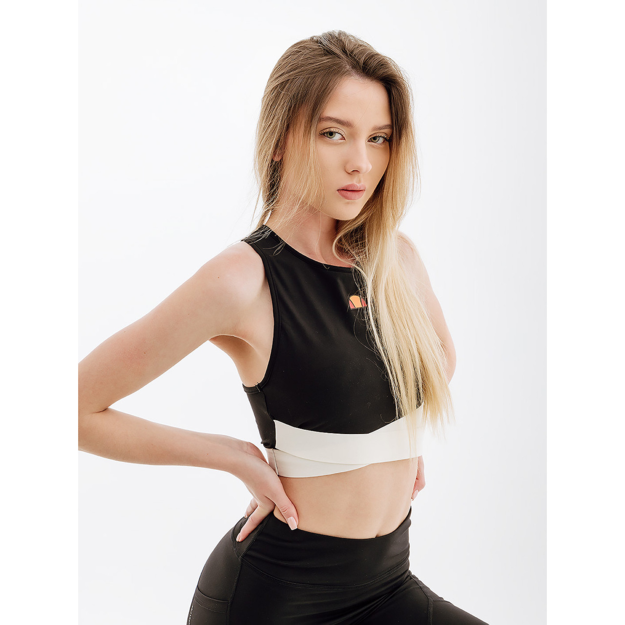 Жіночий Топ Ellesse Chroma Crop Vest Різнокольоровий M (7dSRR17865-011 M) - 2 - Robinzon.ua