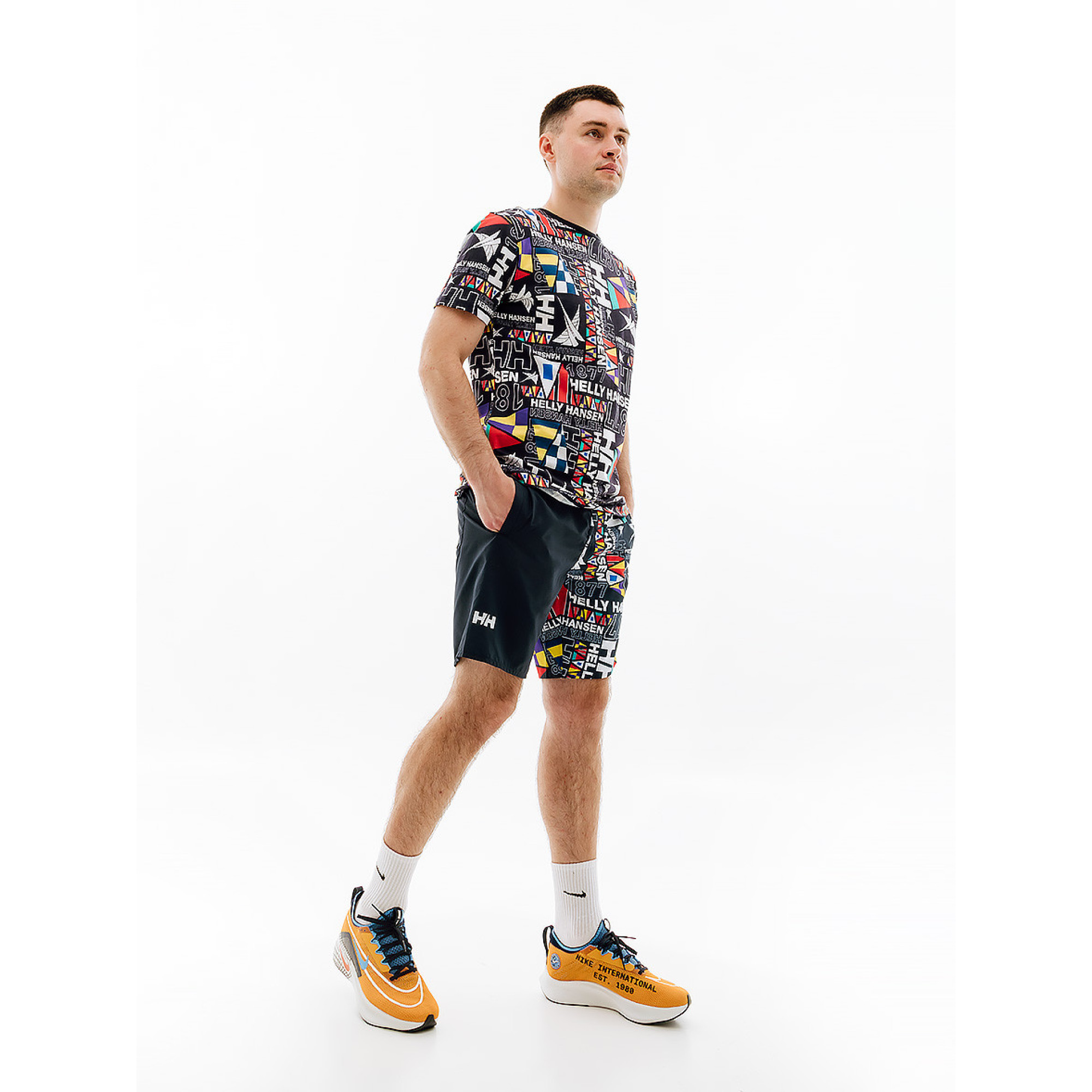 Чоловіча Футболка HELLY HANSEN NEWPORT T-SHIRT Різнокольоровий XL (7d34303-599 XL) - 1 - Robinzon.ua