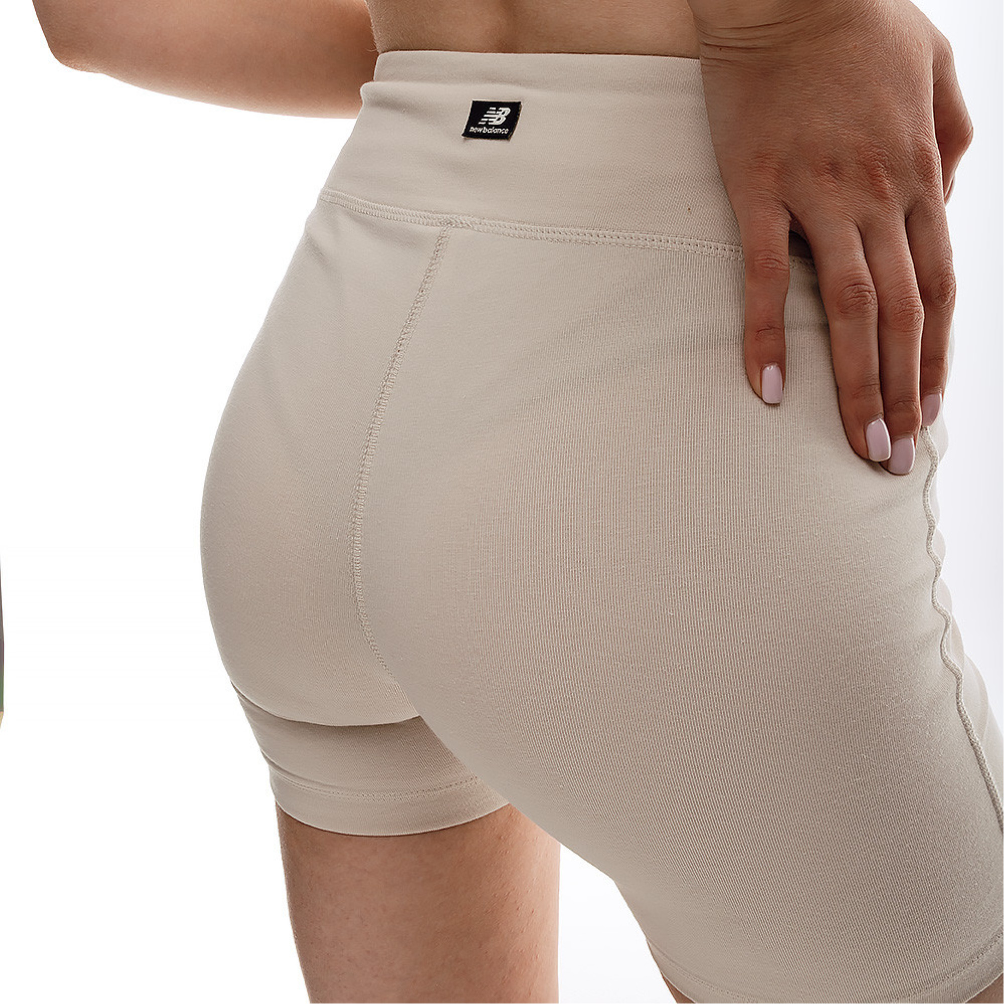 Женские Шорты New Balance Essentials Reimagined Arch. Бежевый XS (7dWS31504MBM XS) - 3 - Robinzon.ua