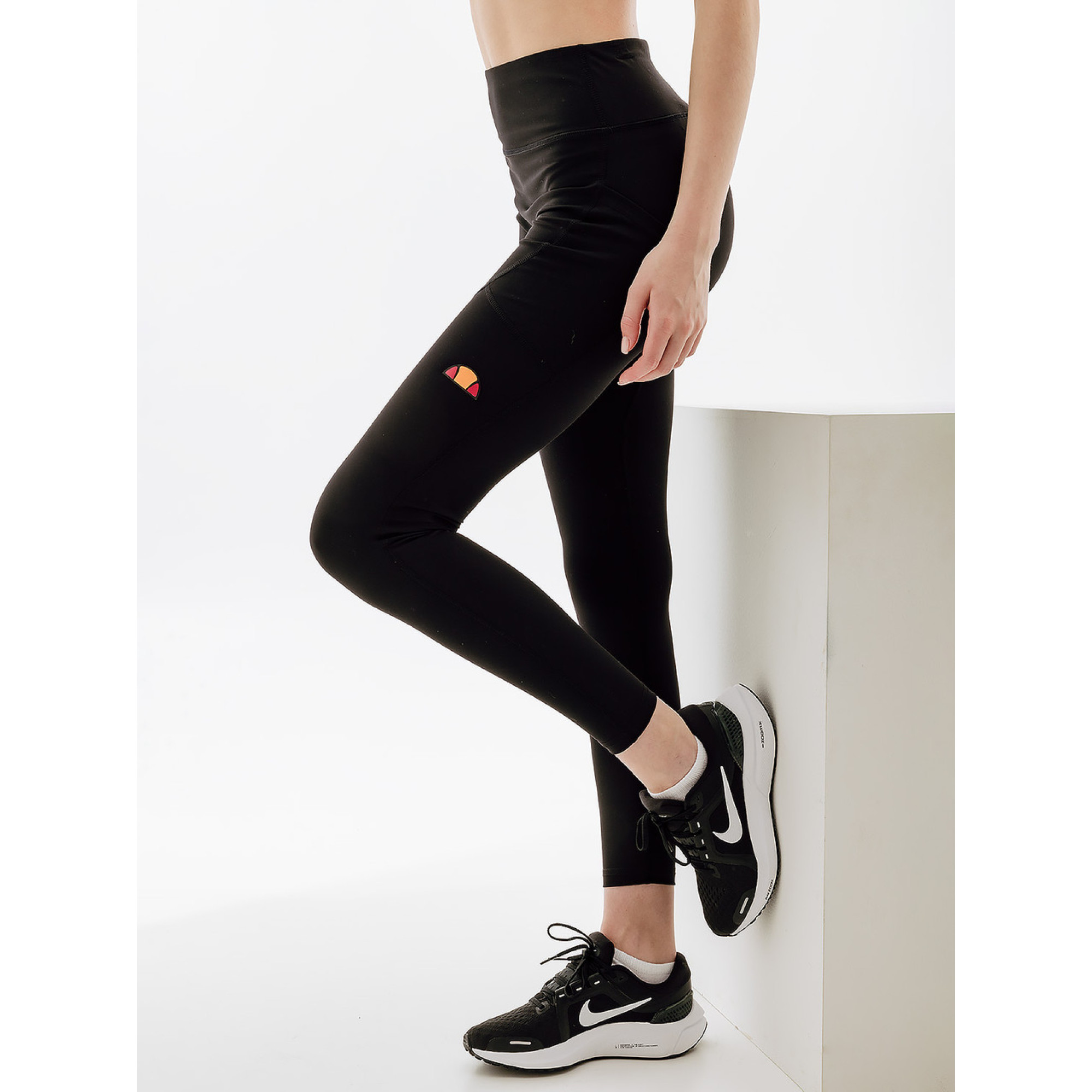 Жіночі Легінси Ellesse Dazzling Legging Чорний L (7dSRR17869-011 L) Жіночі Легінси Ellesse Dazzling Legging Чорний L (7dSRR17869-011 L) - Robinzon.ua