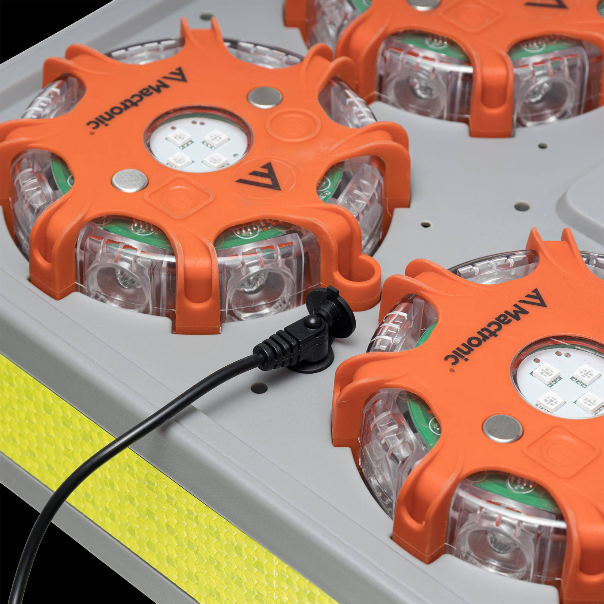 Комплект ліхтарів професійних Mactronic X-Flare (30 Lm) Red/Blue/Amber Recharg 12/220V (PSD0112) - 1 - Robinzon.ua