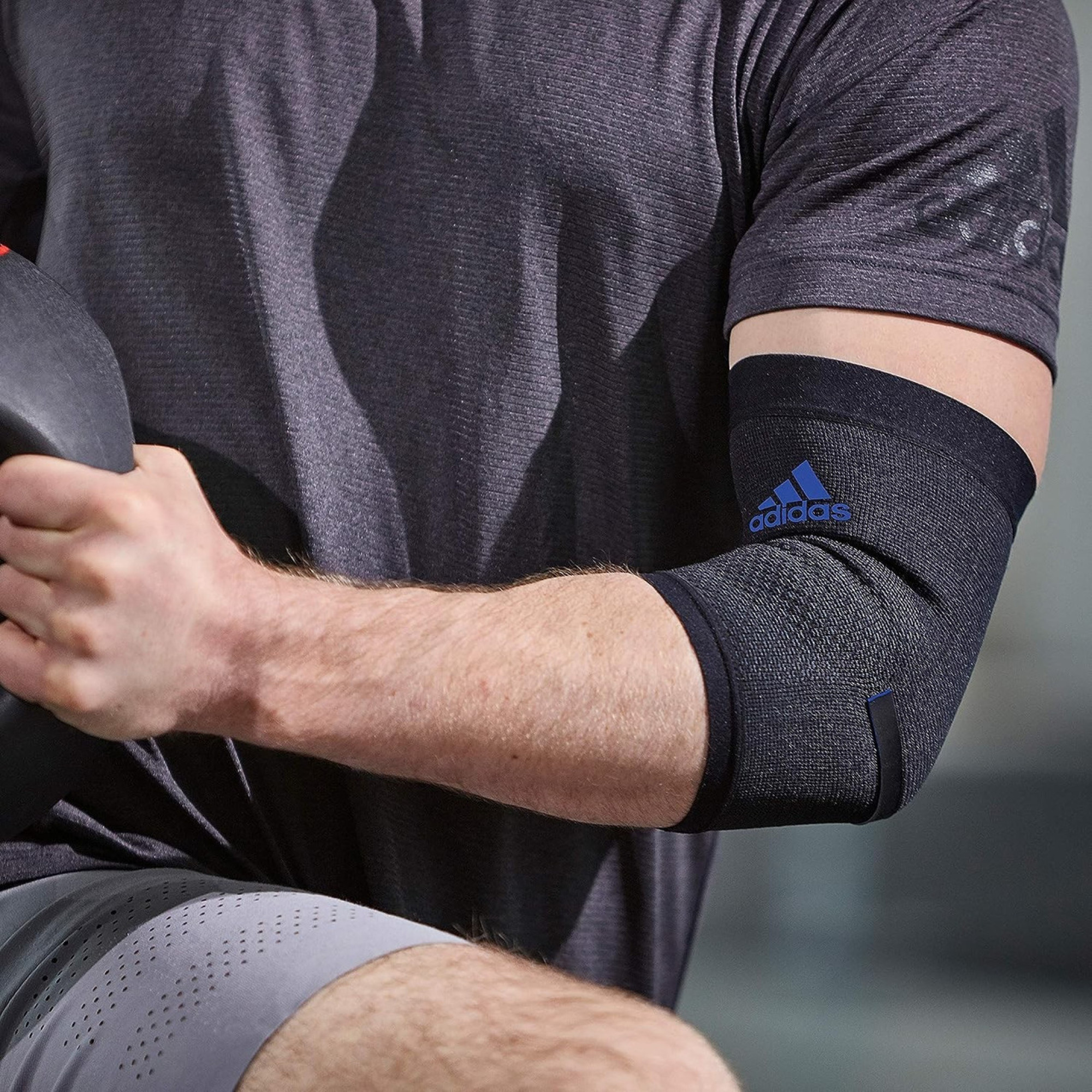 Фиксатор локтя Adidas Performance Elbow Support черный.синий Уни L ADSU-13333BL L - 1 - Robinzon.ua