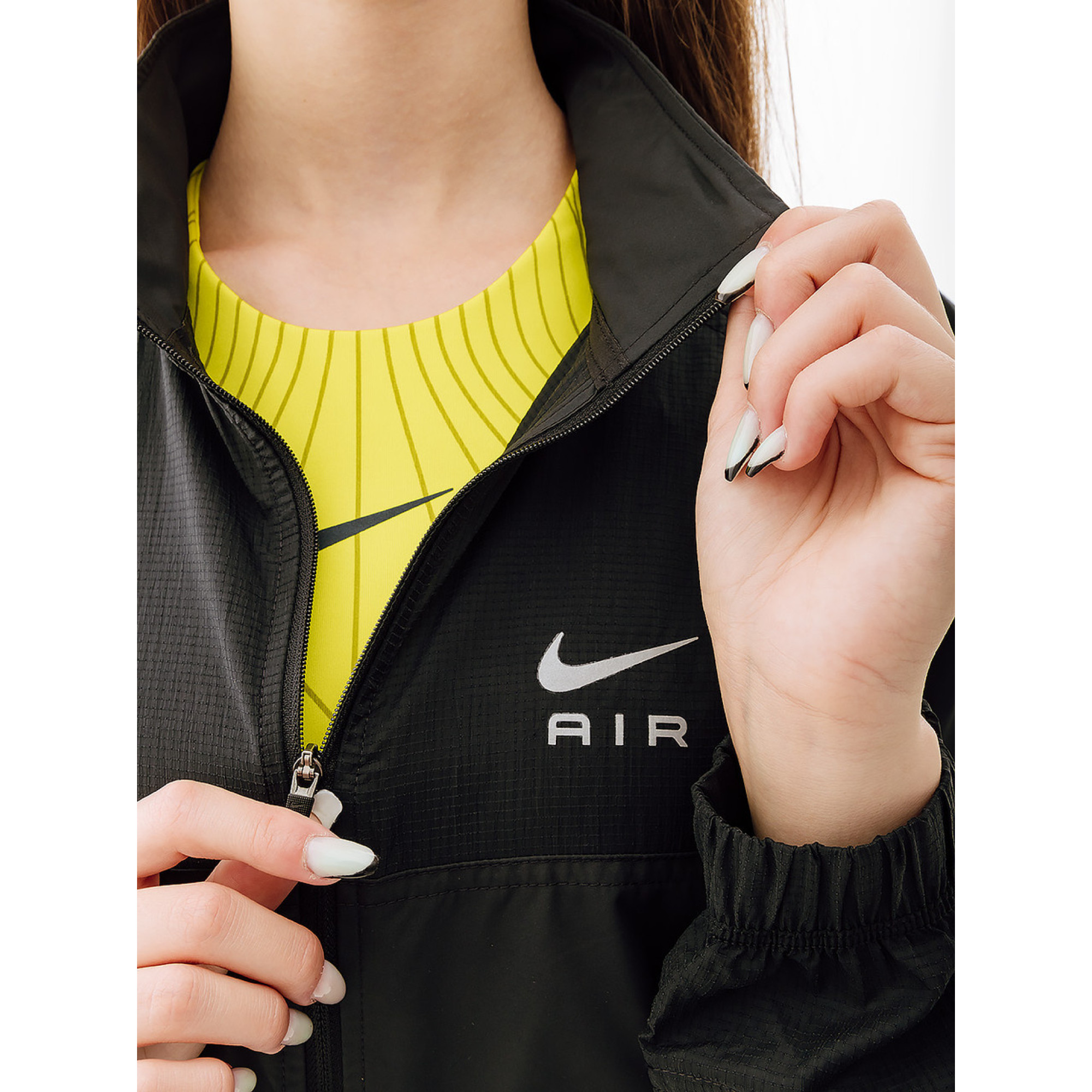 Жіноча Вітровка Nike W NK DF AIR JACKET Чорний  S (7dDX0263-010 S) - 4 - Robinzon.ua