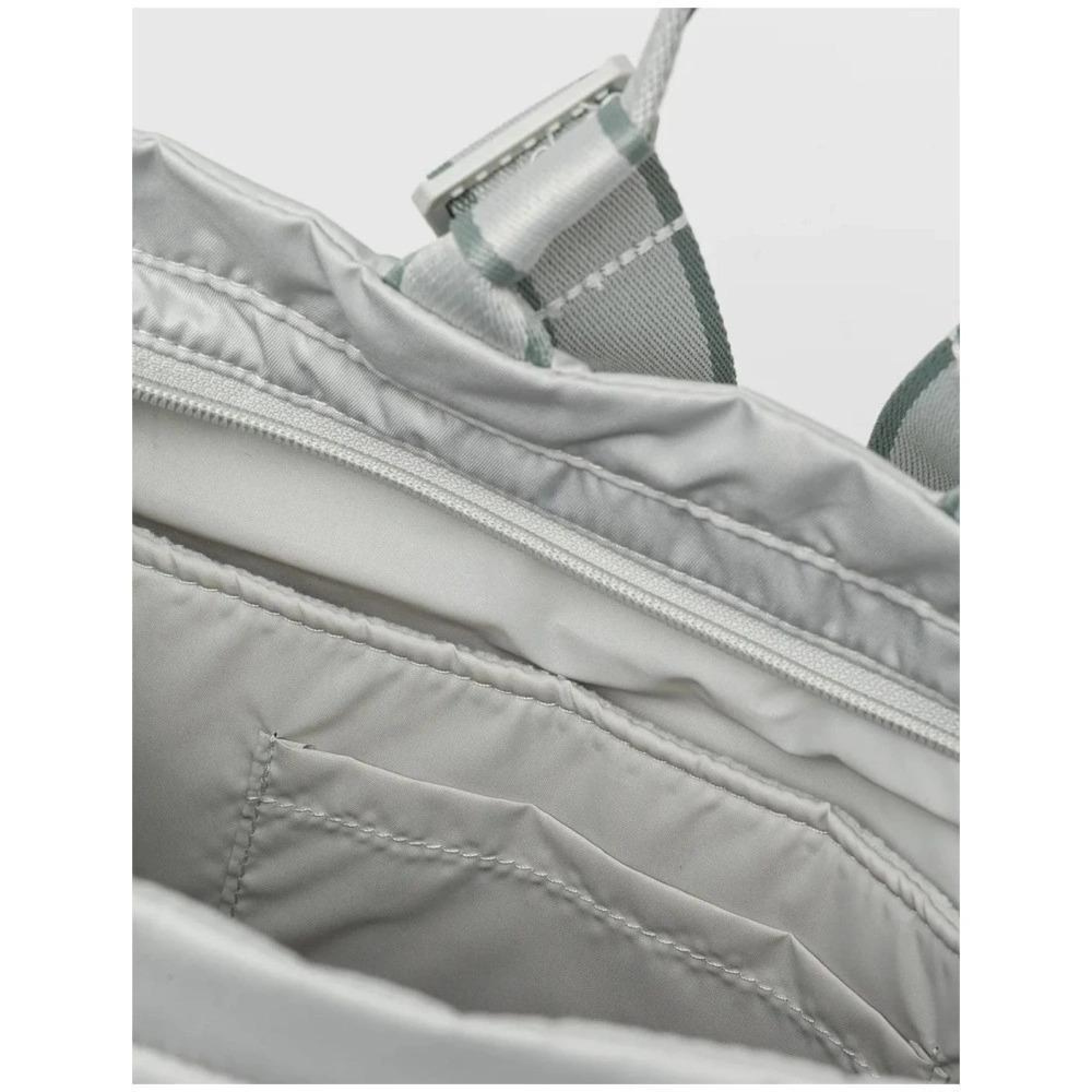 Жіночий Рюкзак UA Studio Lite Backpack 16L Зелений 40 х 26 х 11 см (1388909-377) - 2 - Robinzon.ua