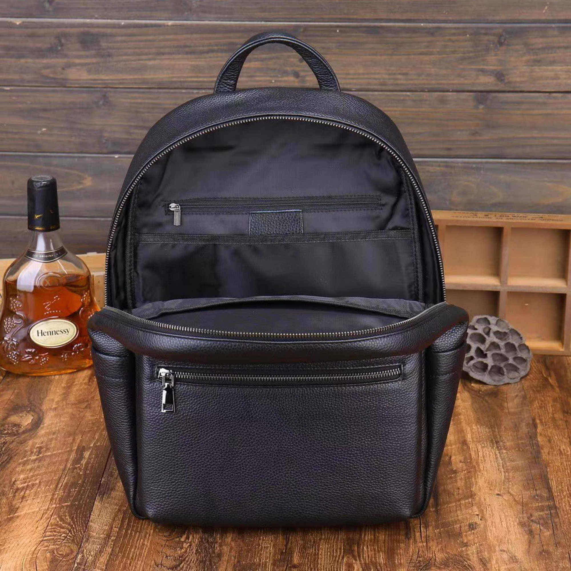 Чоловічий шкіряний рюкзак міський для ноутбука та документів чорний Tiding Bag 81809 - 5 Чоловічий шкіряний рюкзак міський для ноутбука та документів чорний Tiding Bag 81809 - 5 - Robinzon.ua