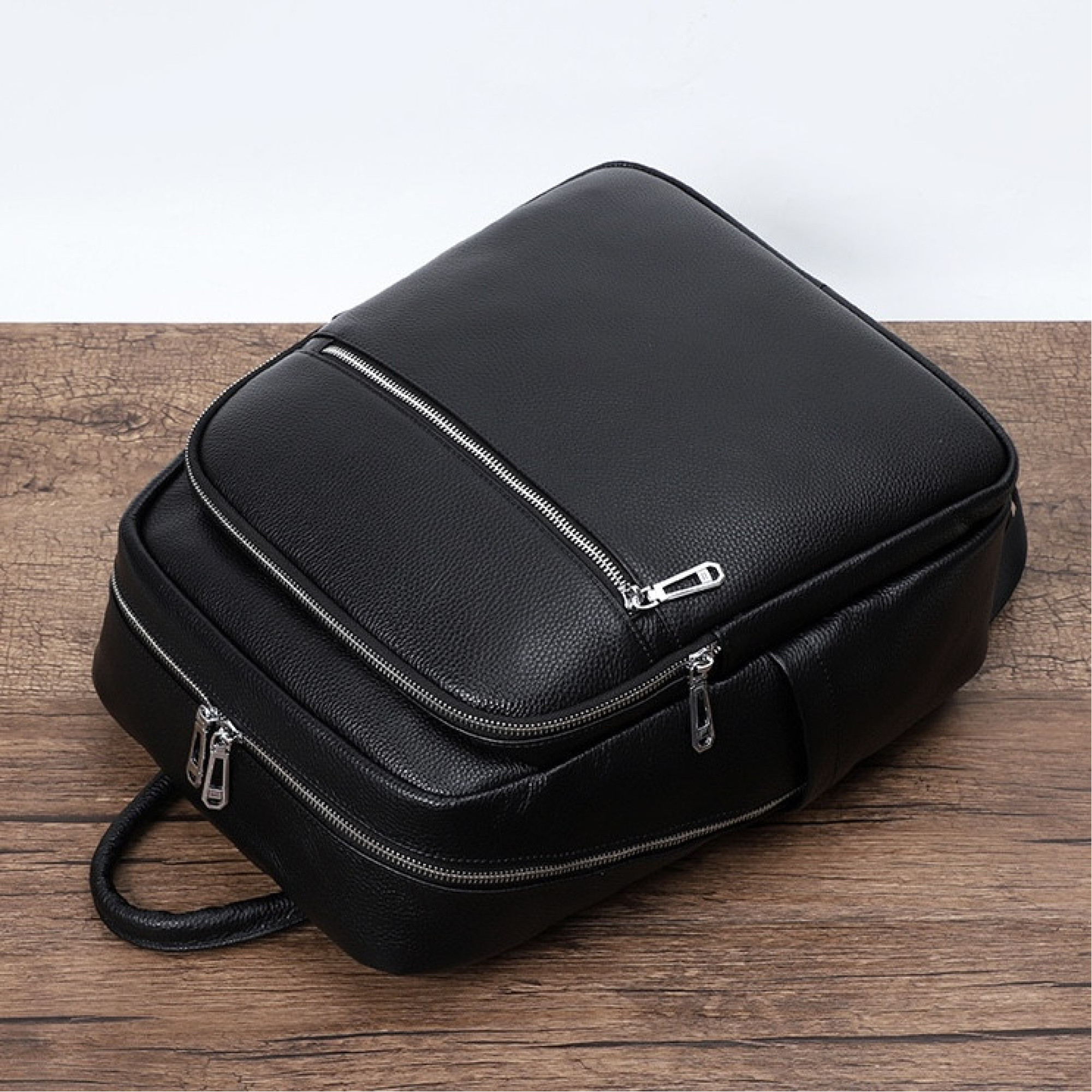 Мужской кожаный рюкзак для поездок и прогулок черный Tiding Bag 75362 - 2 - Robinzon.ua