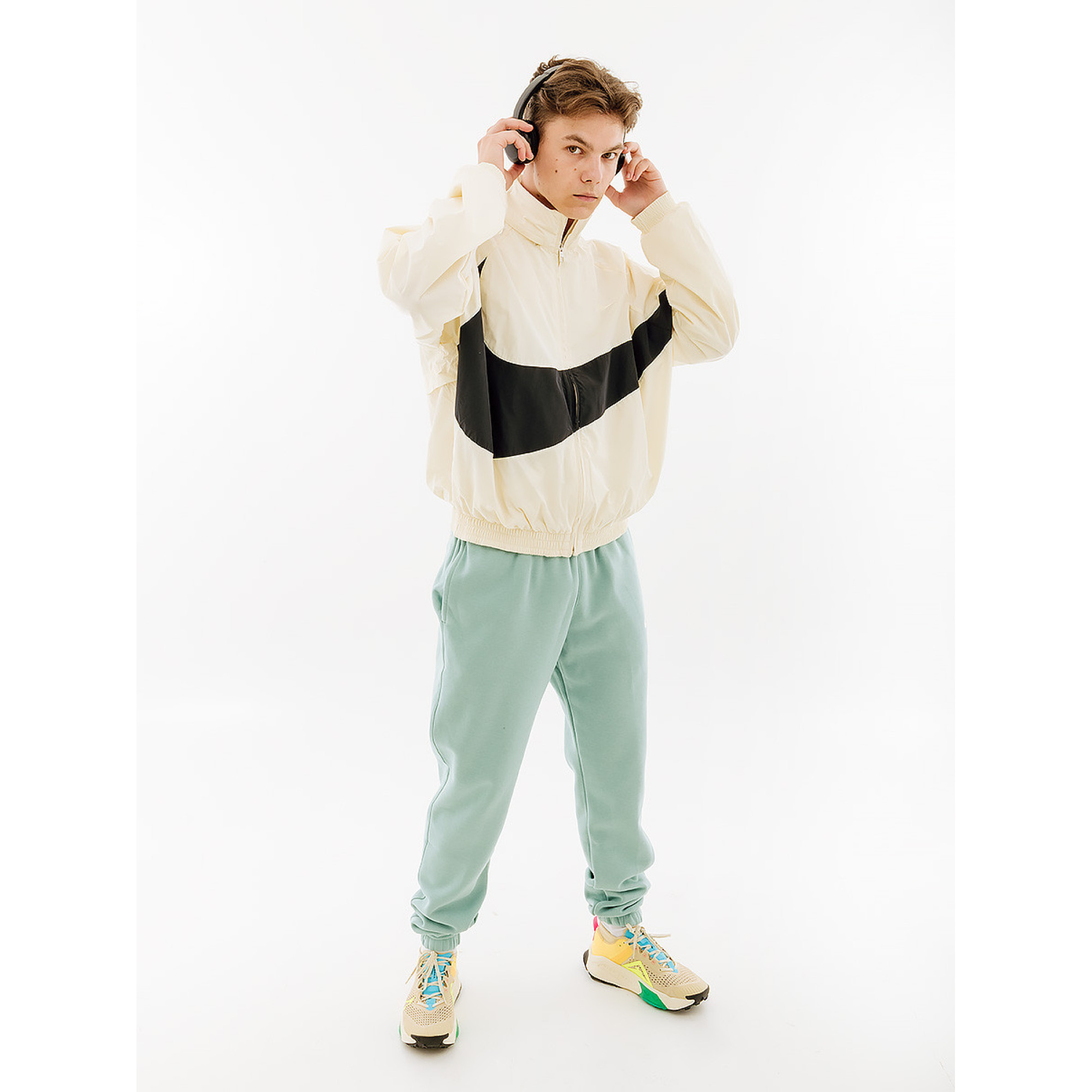 Мужская Куртка Nike SWOOSH Бежевый M (7dFB7877-113 M) - Robinzon.ua