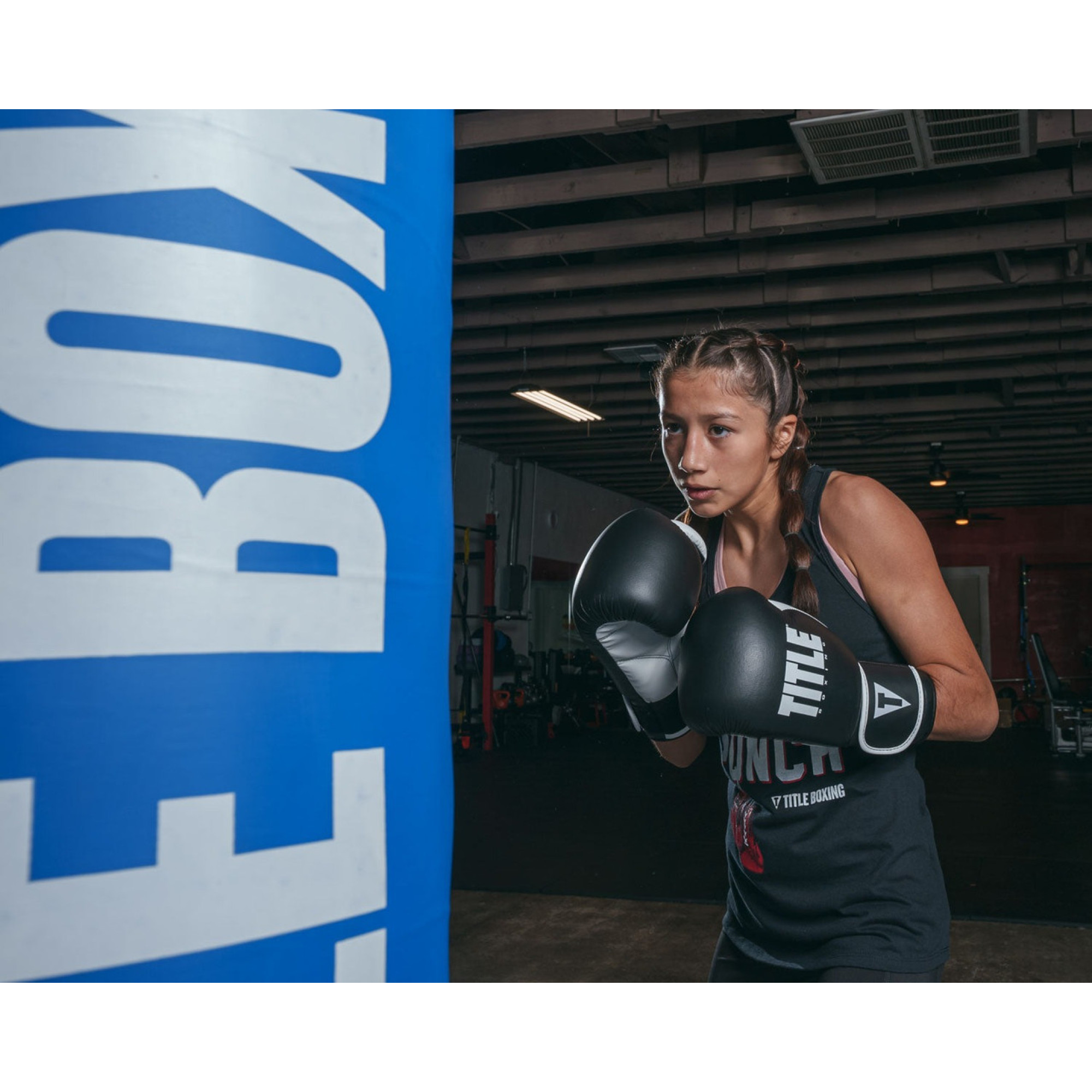 Боксерські рукавиці TITLE Boxing Dynamic Strike Black/White 14 oz - 6 - Robinzon.ua