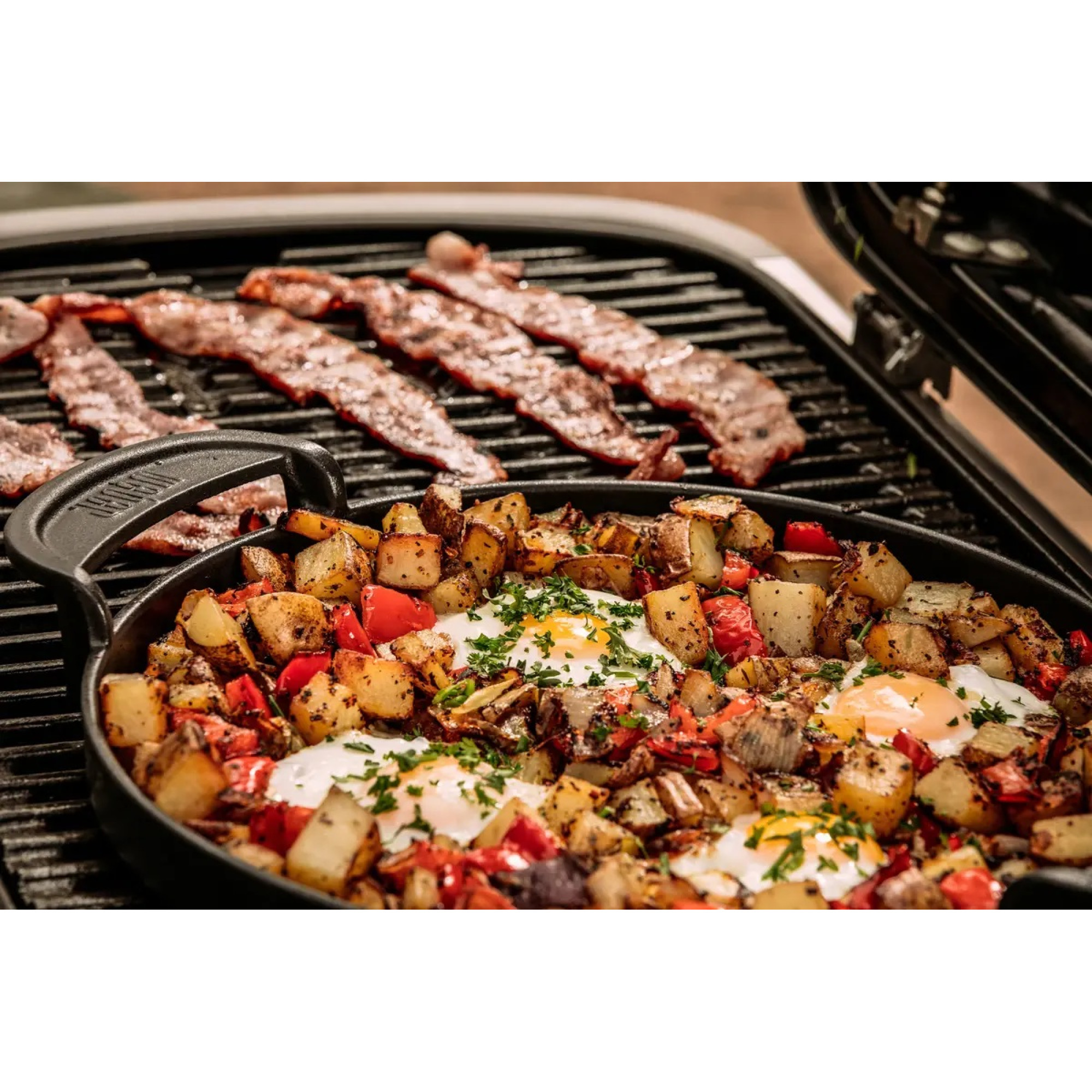 Газовий гриль Weber Traveler LP Stealth, чорний 9013075 - 2 - Robinzon.ua