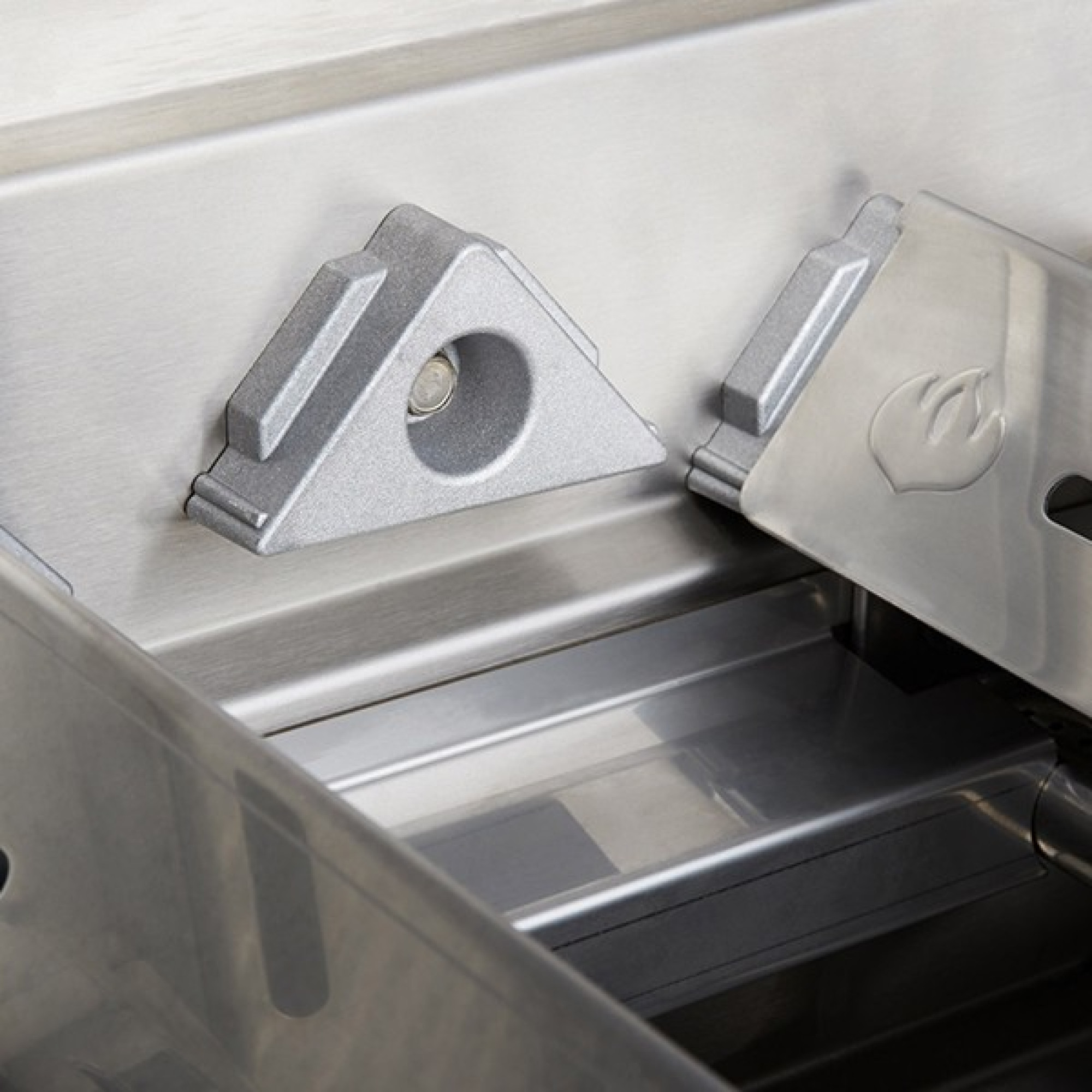 Газовый гриль Napoleon Prestige PRO P-665 PRO665RSIBPSS. - 2 - Robinzon.ua