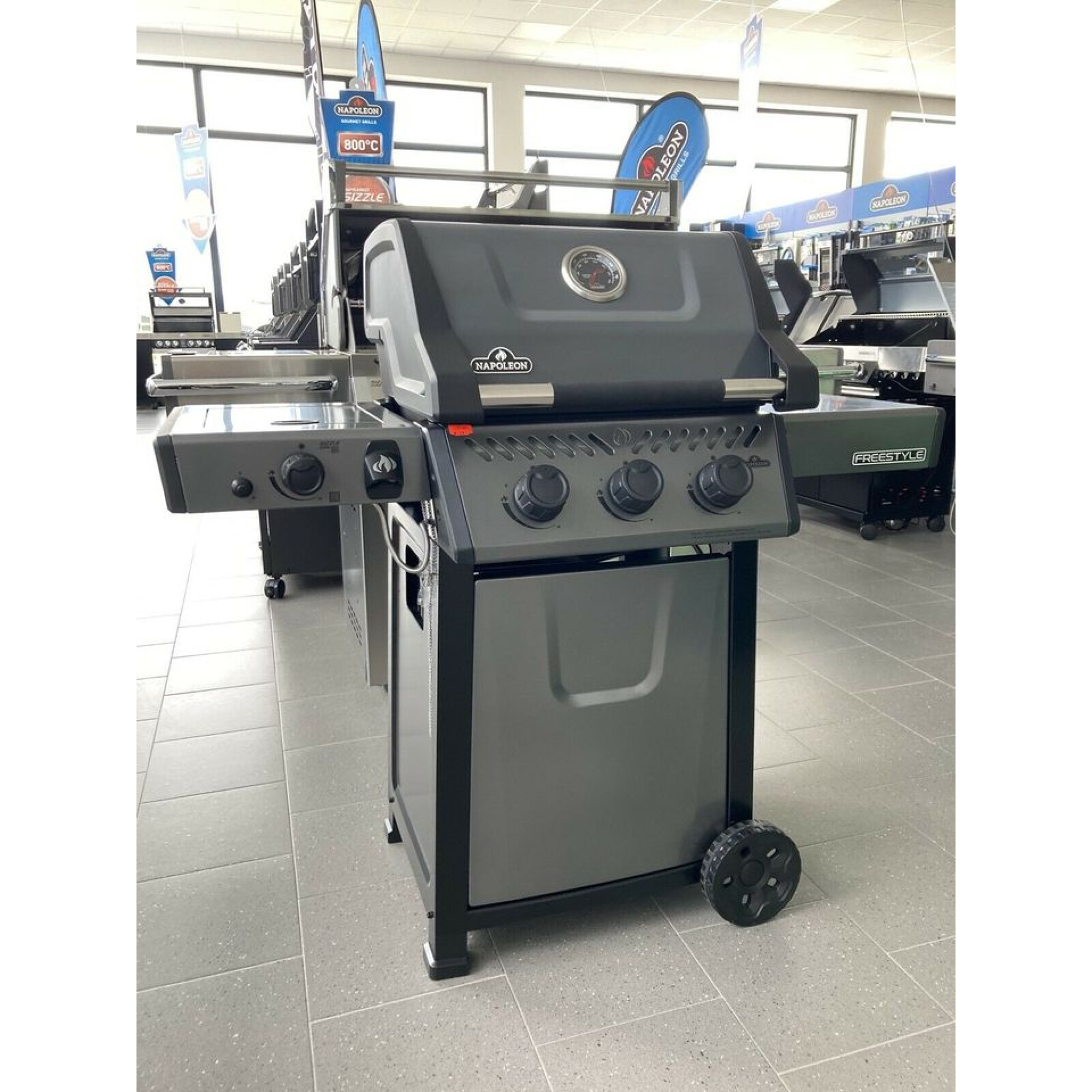 Газовий гриль Napoleon Freestyle 365 з боковою конфоркою, графітовий F365SBPGT-RU - 3 - Robinzon.ua