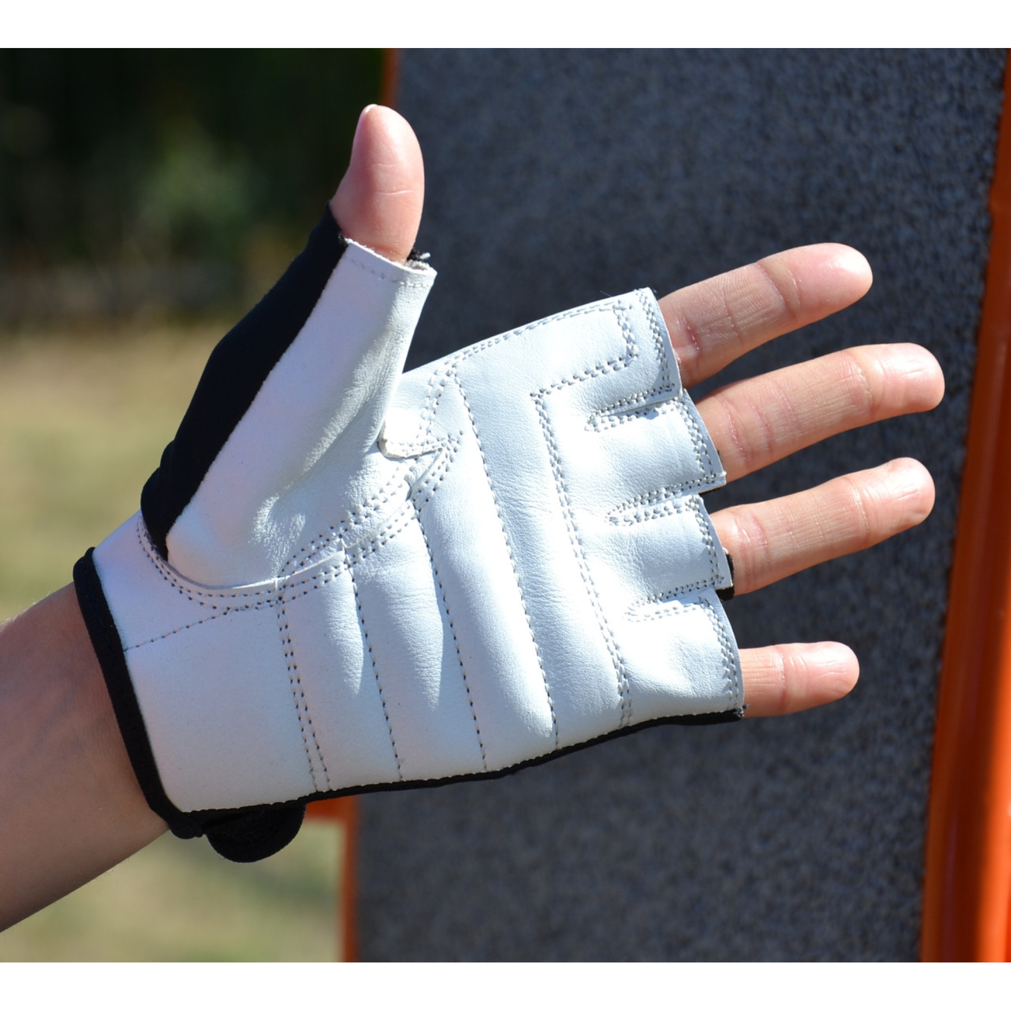 Перчатки для фитнеса и тяжелой атлетики MadMax MFG-250 Basic White S - 4 - Robinzon.ua