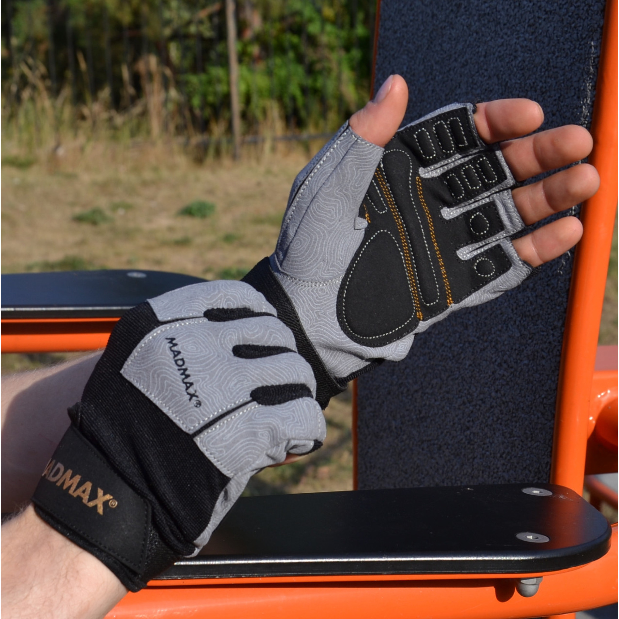 Перчатки для фитнеса и тяжелой атлетики MadMax MFG-871 Damasteel Grey/Black M - 6 - Robinzon.ua