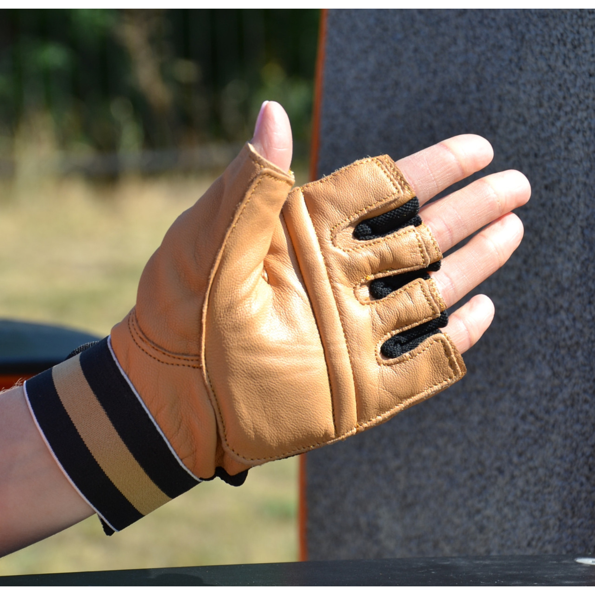 Перчатки для фитнеса и тяжелой атлетики MadMax MFG-248 Clasic Brown S - 2 - Robinzon.ua