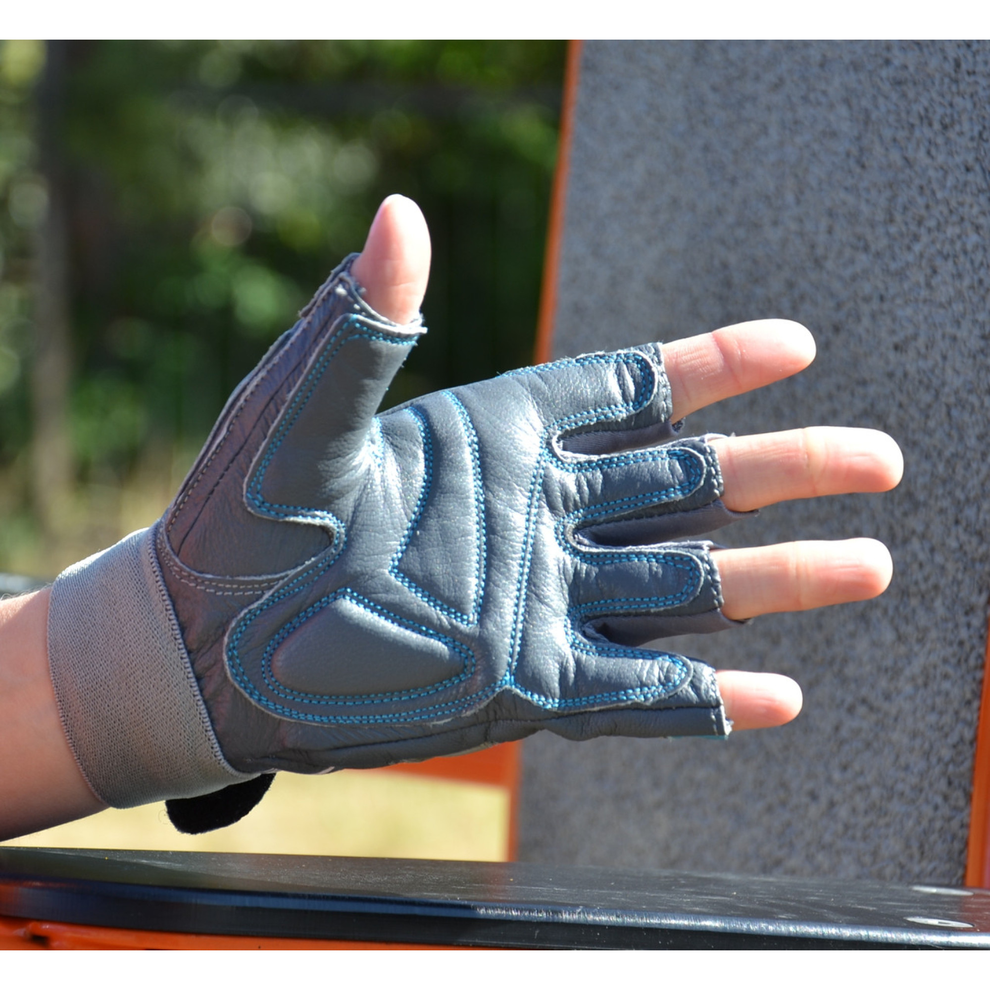 Перчатки для фитнеса и тяжелой атлетики MadMax MFG-921 Voodoo Mid grey/light blue M - 4 - Robinzon.ua