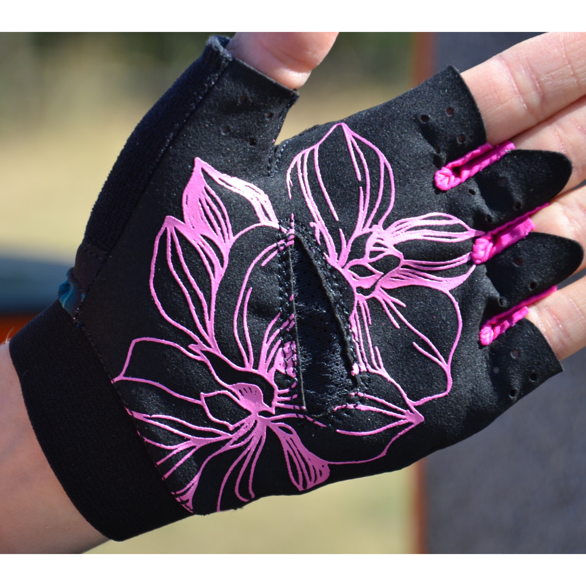Перчатки для фитнеса и тяжелой атлетики MadMax MFG-770 Flower Power Gloves Black/Pink S - 5 - Robinzon.ua