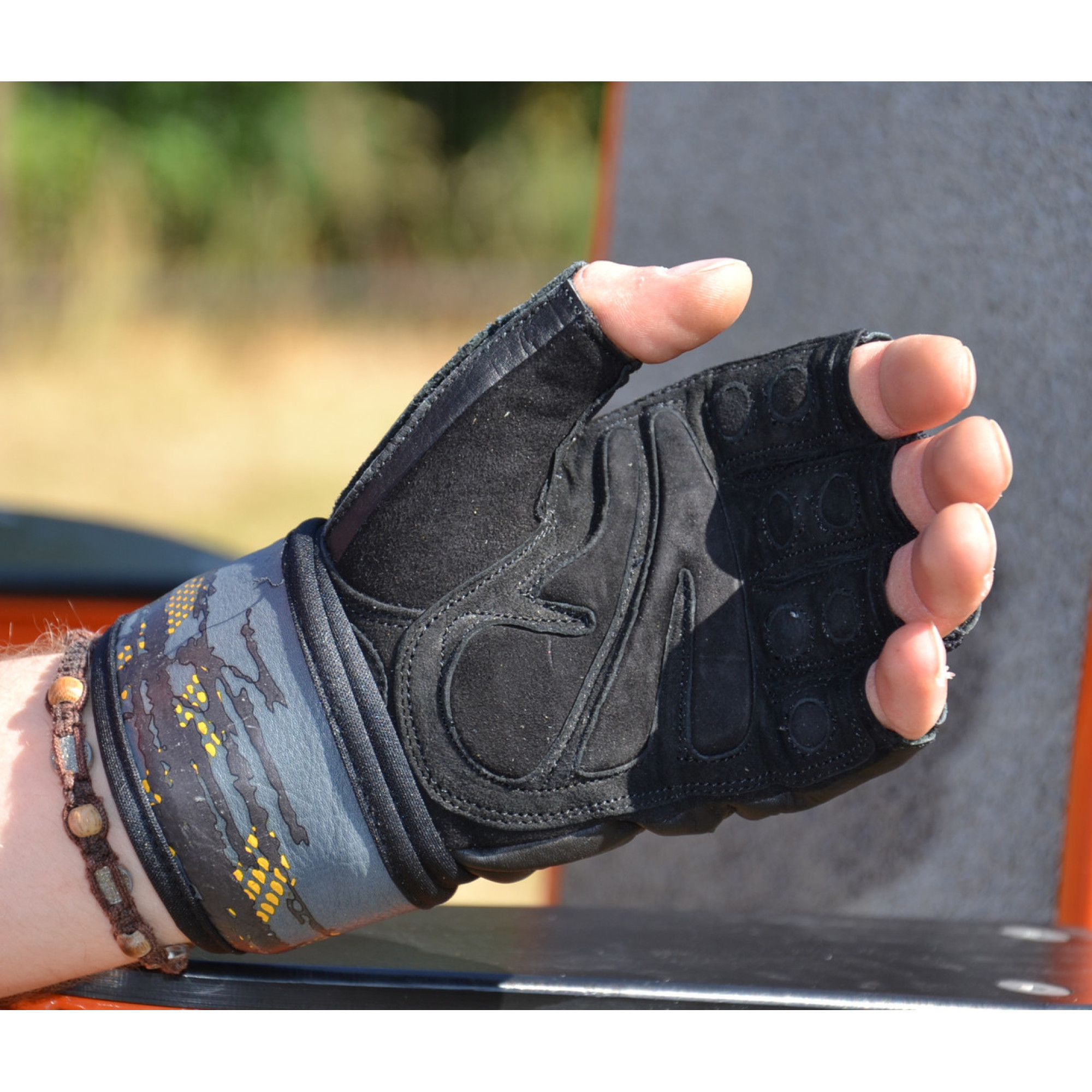 Перчатки для фитнеса и тяжелой атлетики MadMax MFG-880 Signature Black/Grey/Yellow L - 2 - Robinzon.ua