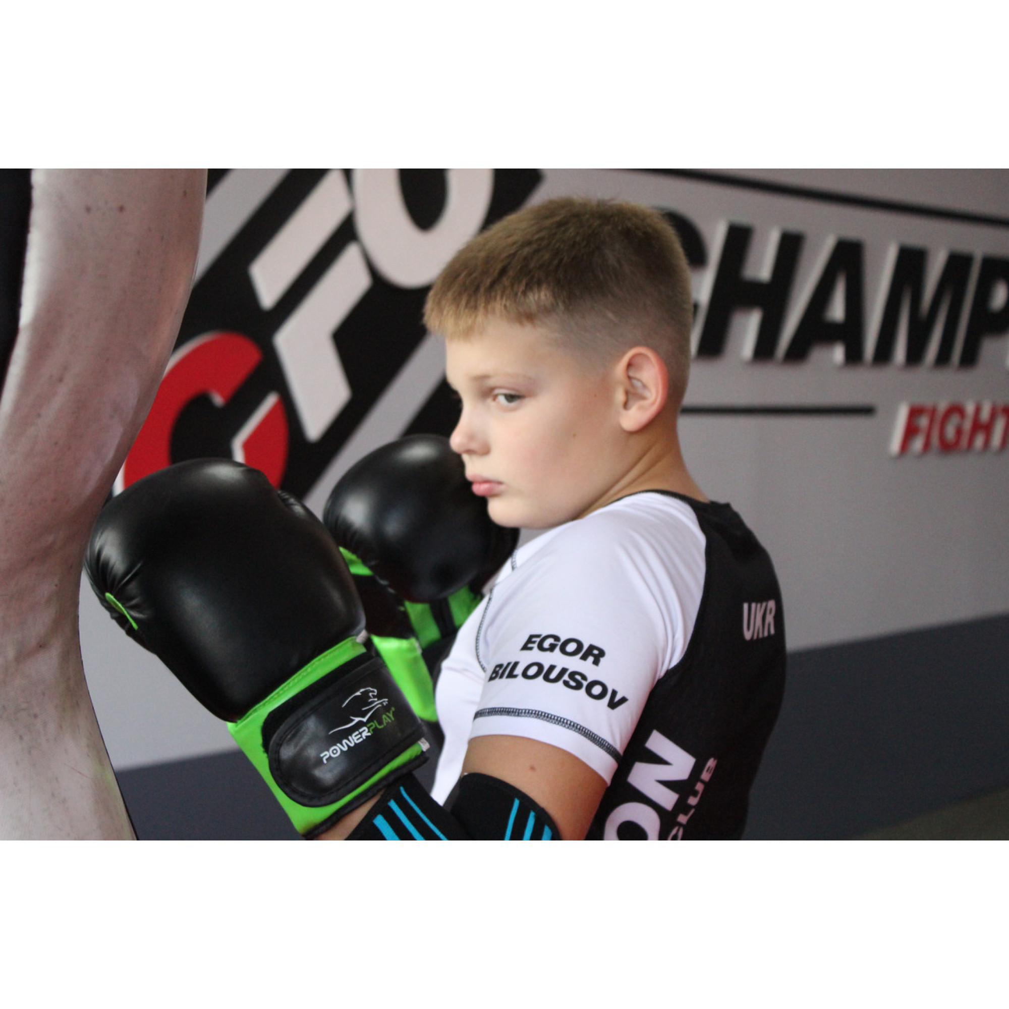 Боксерские перчатки PowerPlay 3004 JR Classic Черно-Зеленые 8 унций - 6 - Robinzon.ua