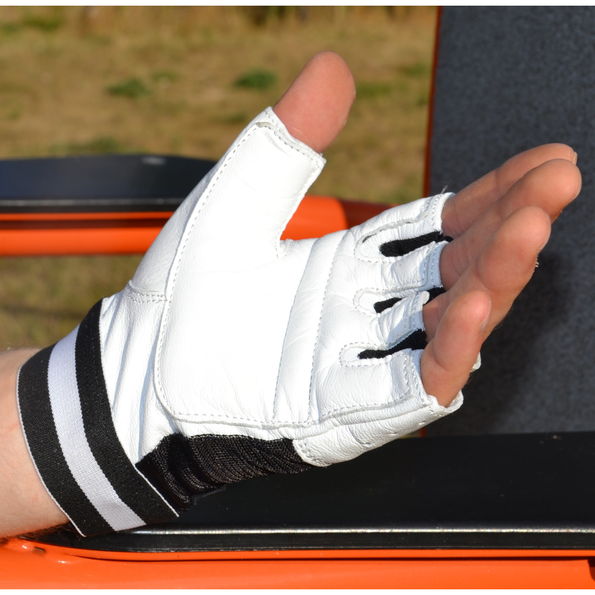 Рукавички для фітнесу MadMax MFG-248 Clasic White S - 2 - Robinzon.ua