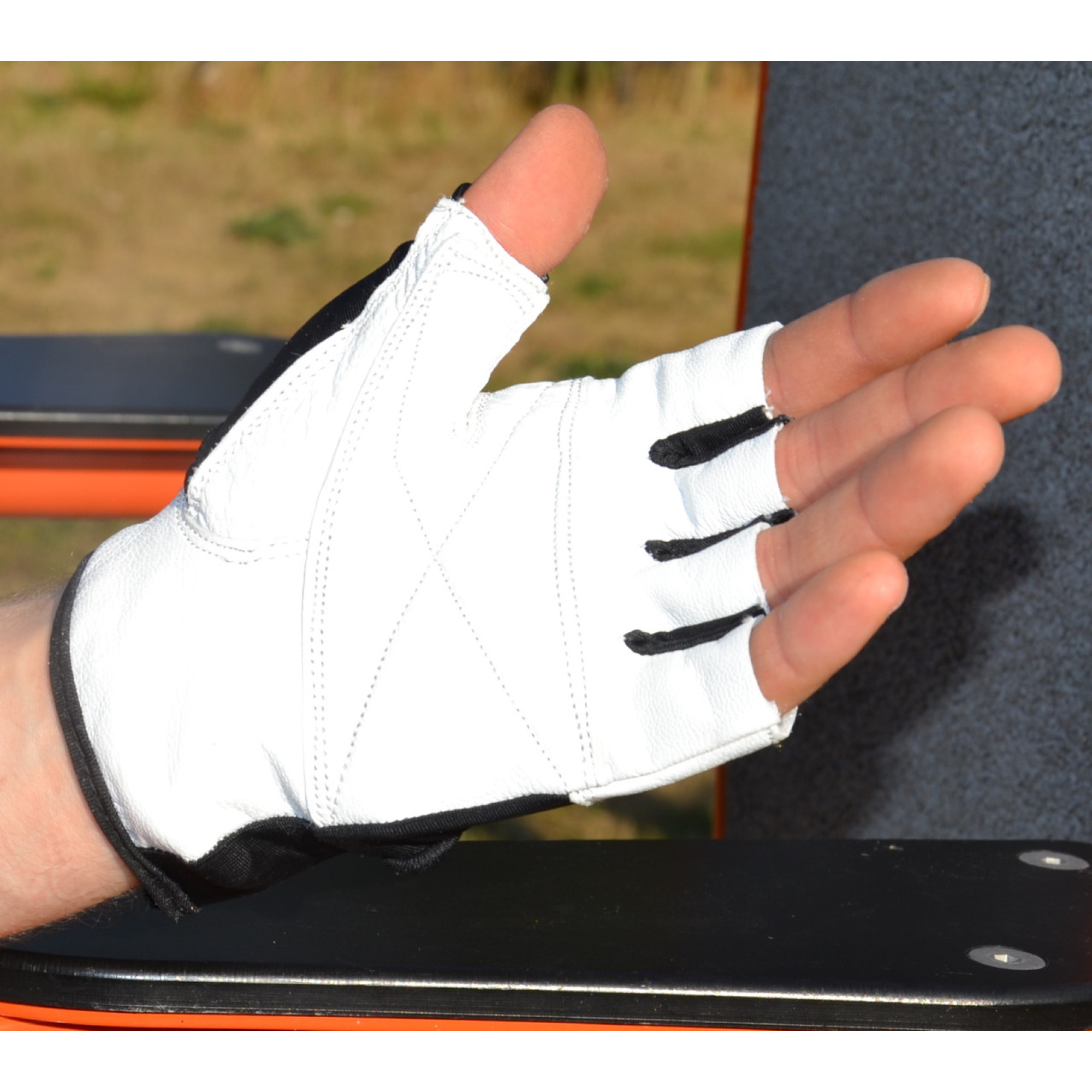 Рукавички для фітнесу MadMax MFG-444 Fitness White M - 2 - Robinzon.ua