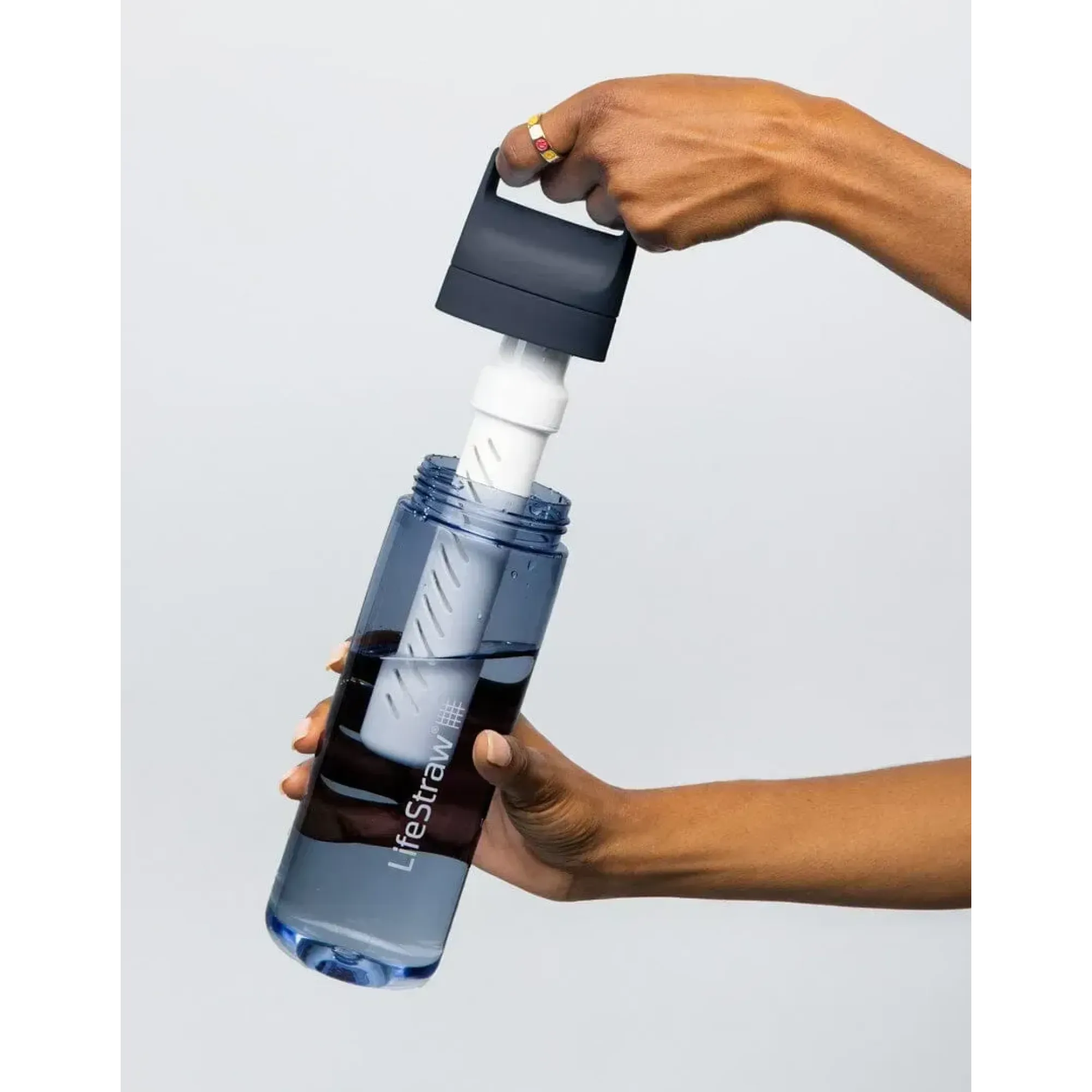 Бутылка-фильтр для воды LifeStraw Go Filter Bottle, 650 мл, Nordic Noir (LSW LGV422GYWW) - 3 - Robinzon.ua