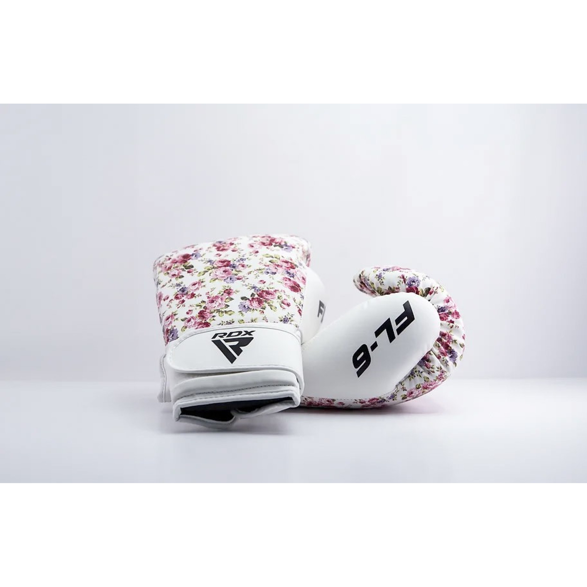 Боксерські рукавиці RDX  FL-6 WHITE-10 унцій (капа в комплекті) - 6 - Robinzon.ua