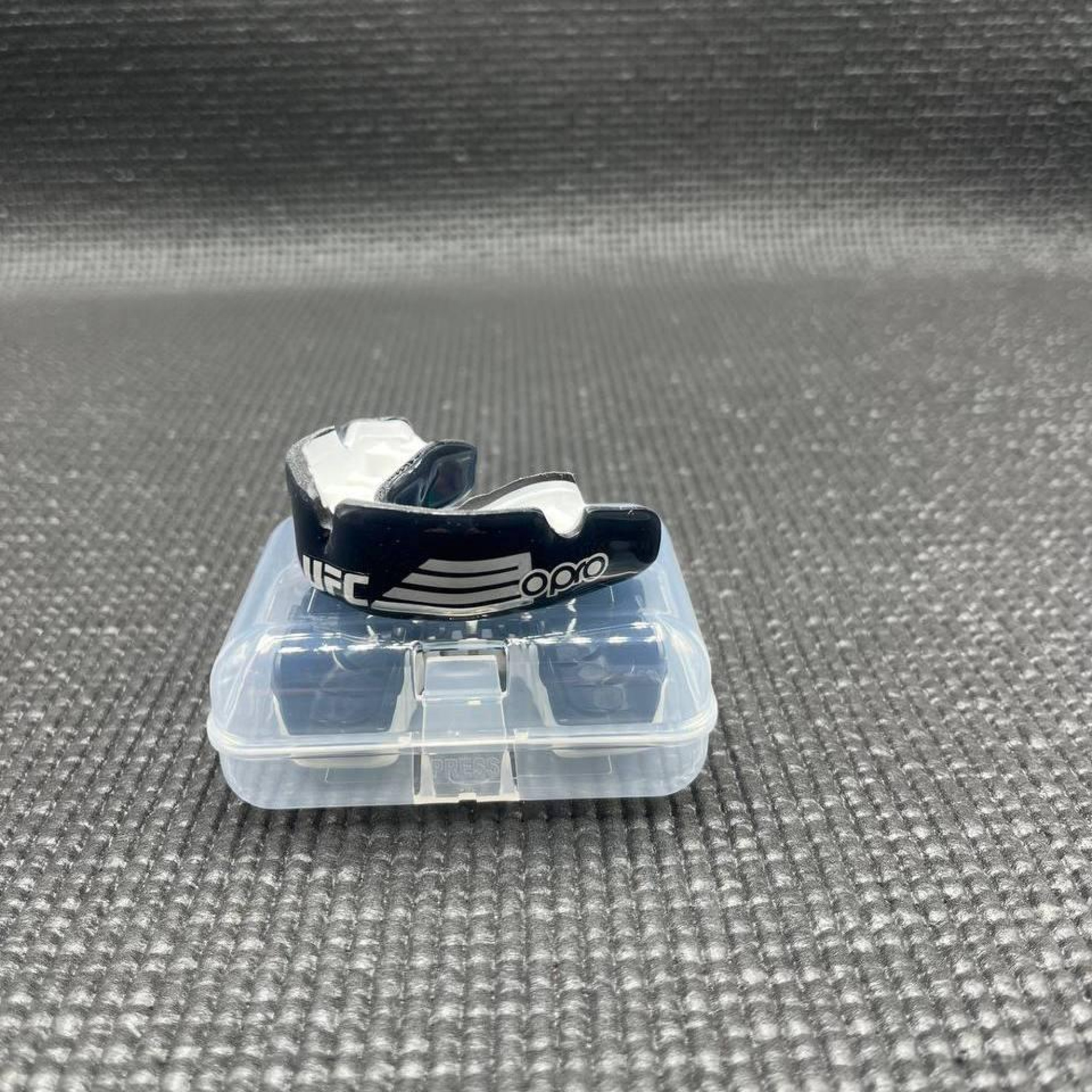 Капа OPRO Instant Custom-Fit UFC доросла (вік 11+)  Silver/Black (art.102529002) - 6 - Robinzon.ua