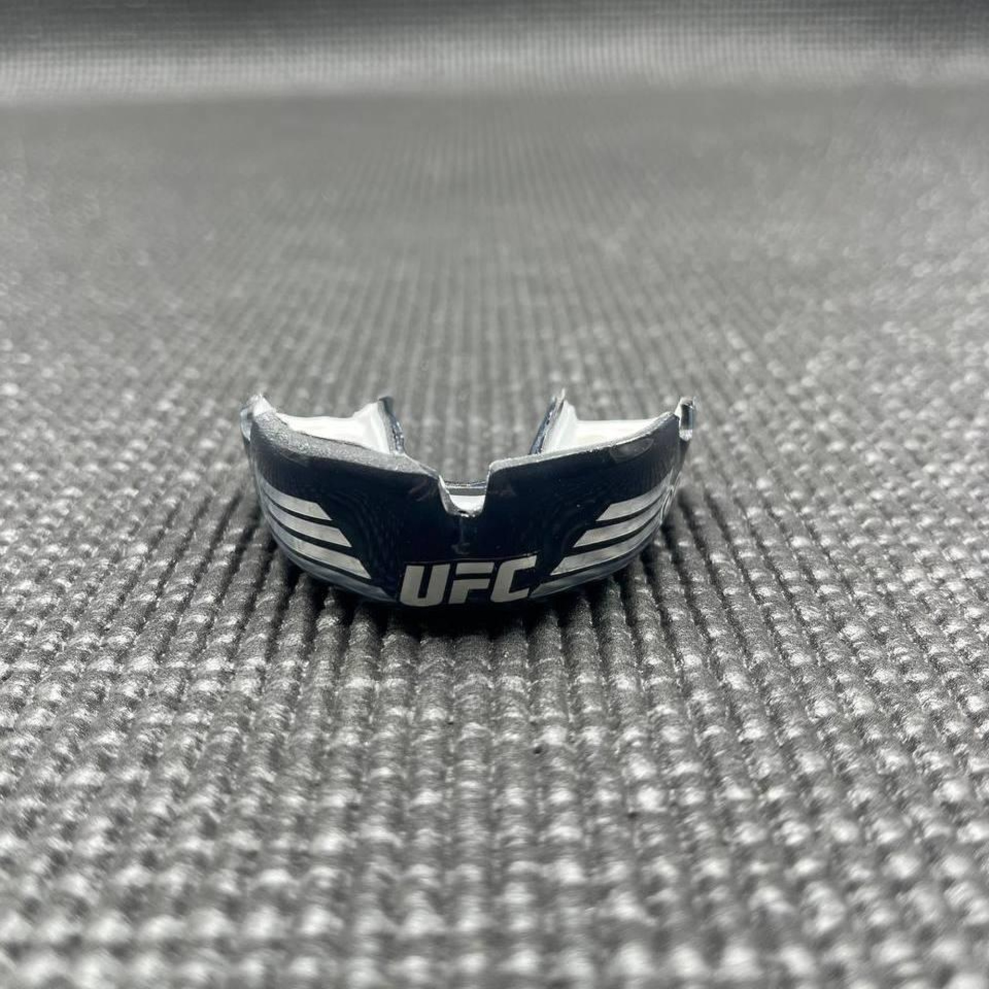 Капа OPRO Instant Custom-Fit UFC доросла (вік 11+)  Silver/Black (art.102529002) - 5 - Robinzon.ua