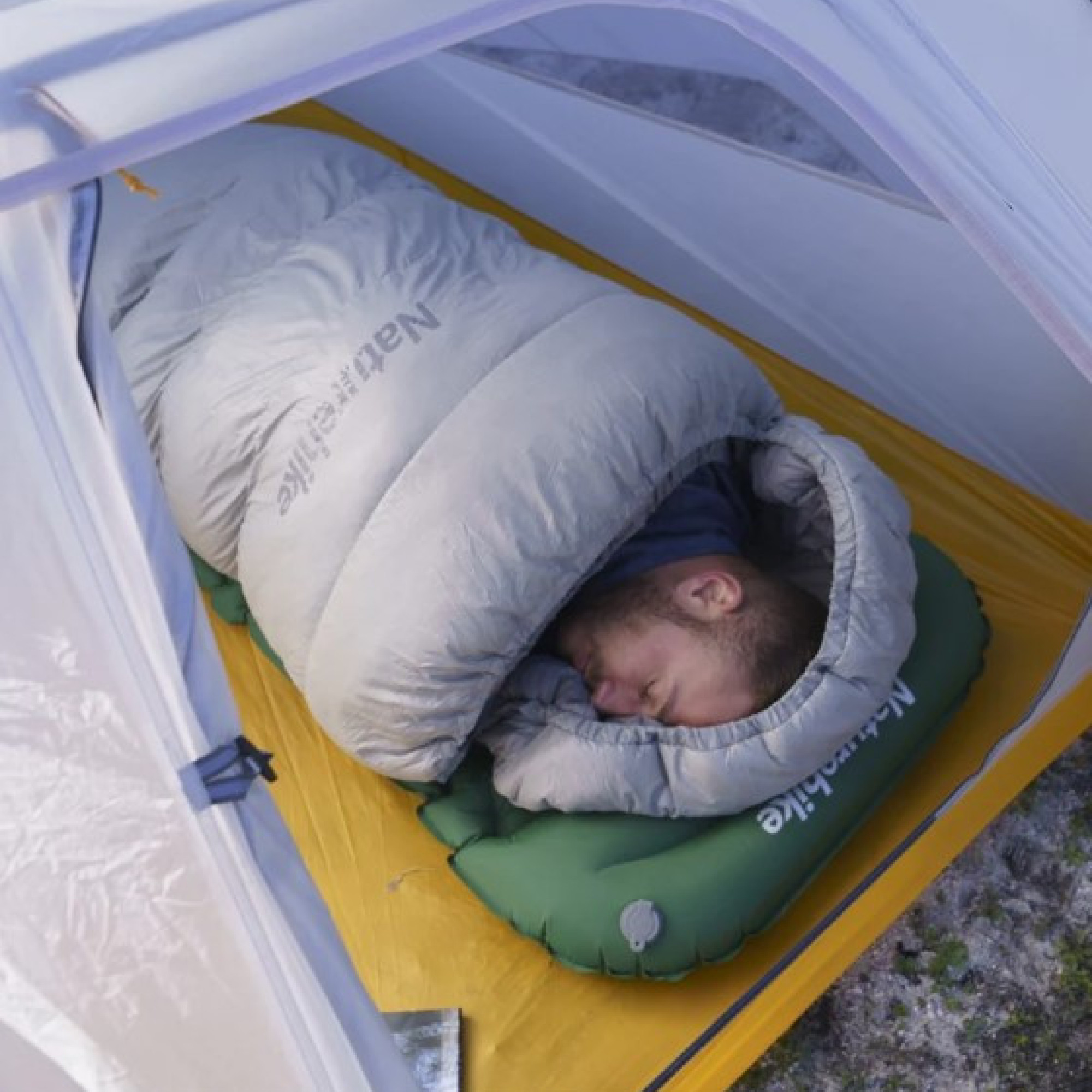 Надувной коврик с подушкой и насосом для надувания Naturehike зелёный CNK2300DZ0001 - 5 - Robinzon.ua