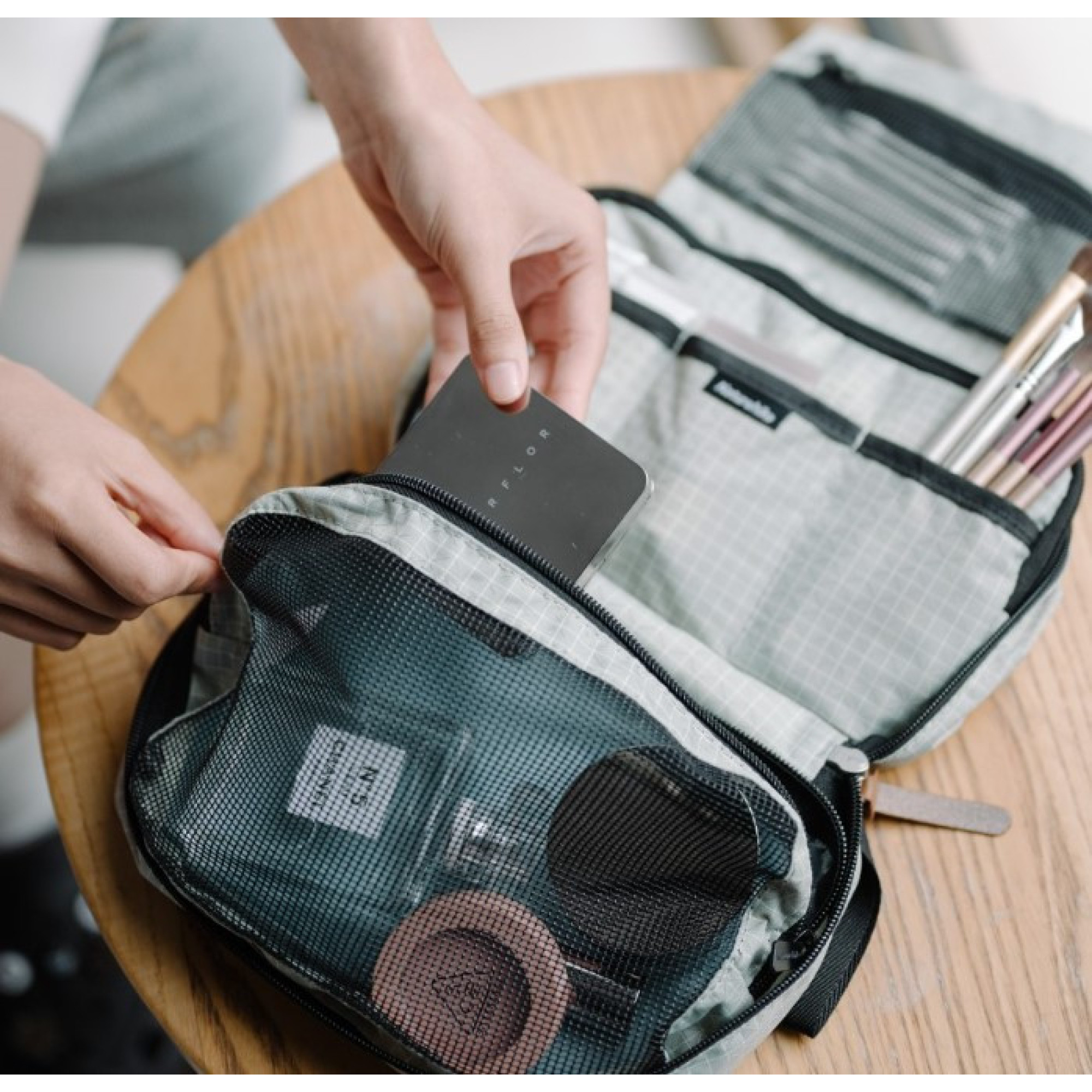 Косметичка-органайзер Naturehike розмір L чорного кольору NH20SN010 - 1 - Robinzon.ua