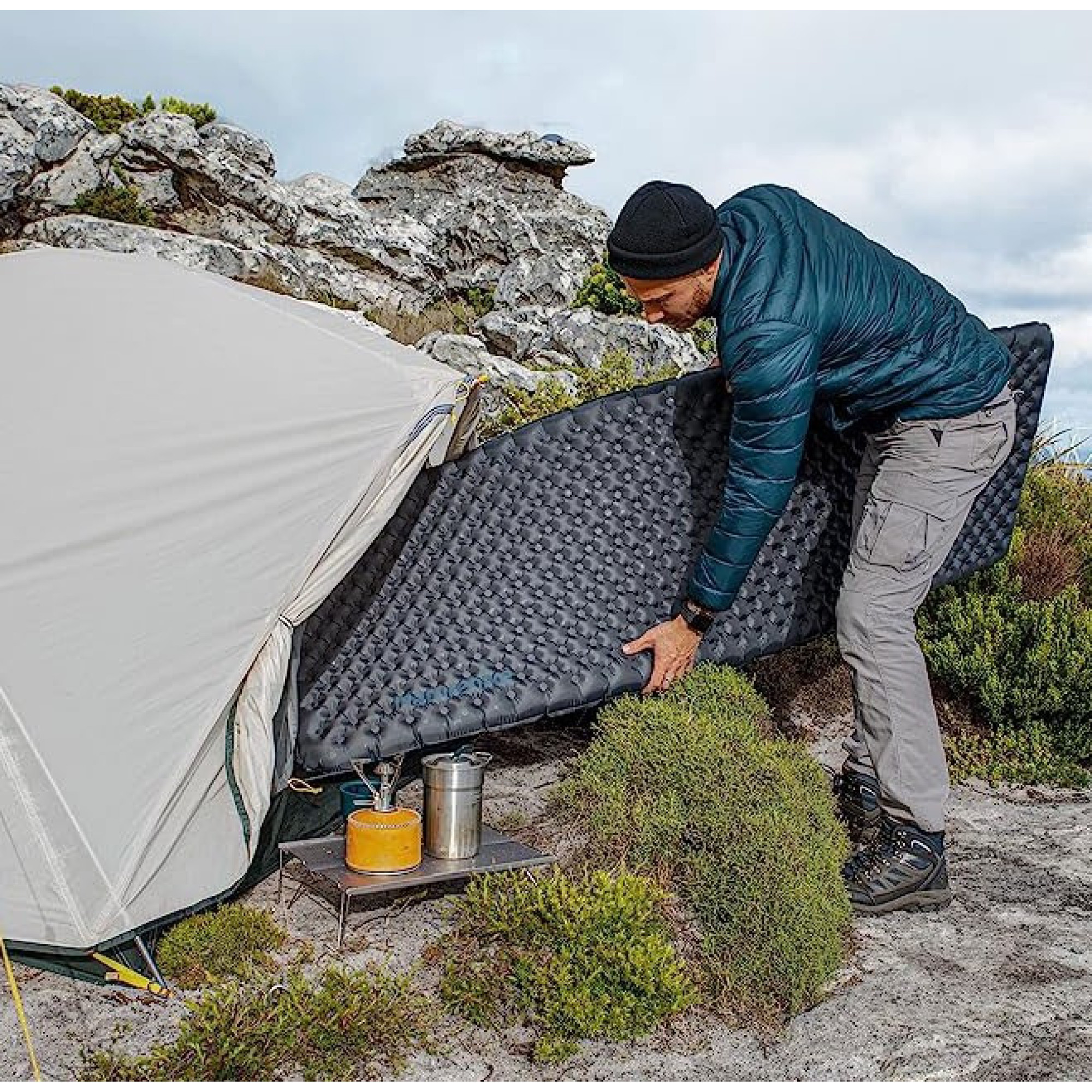 Двомісний надувний килимок Naturehike R Value: 3,5, розмір 196 х 120 см колір чорний CNH22DZ018 - 1 - Robinzon.ua