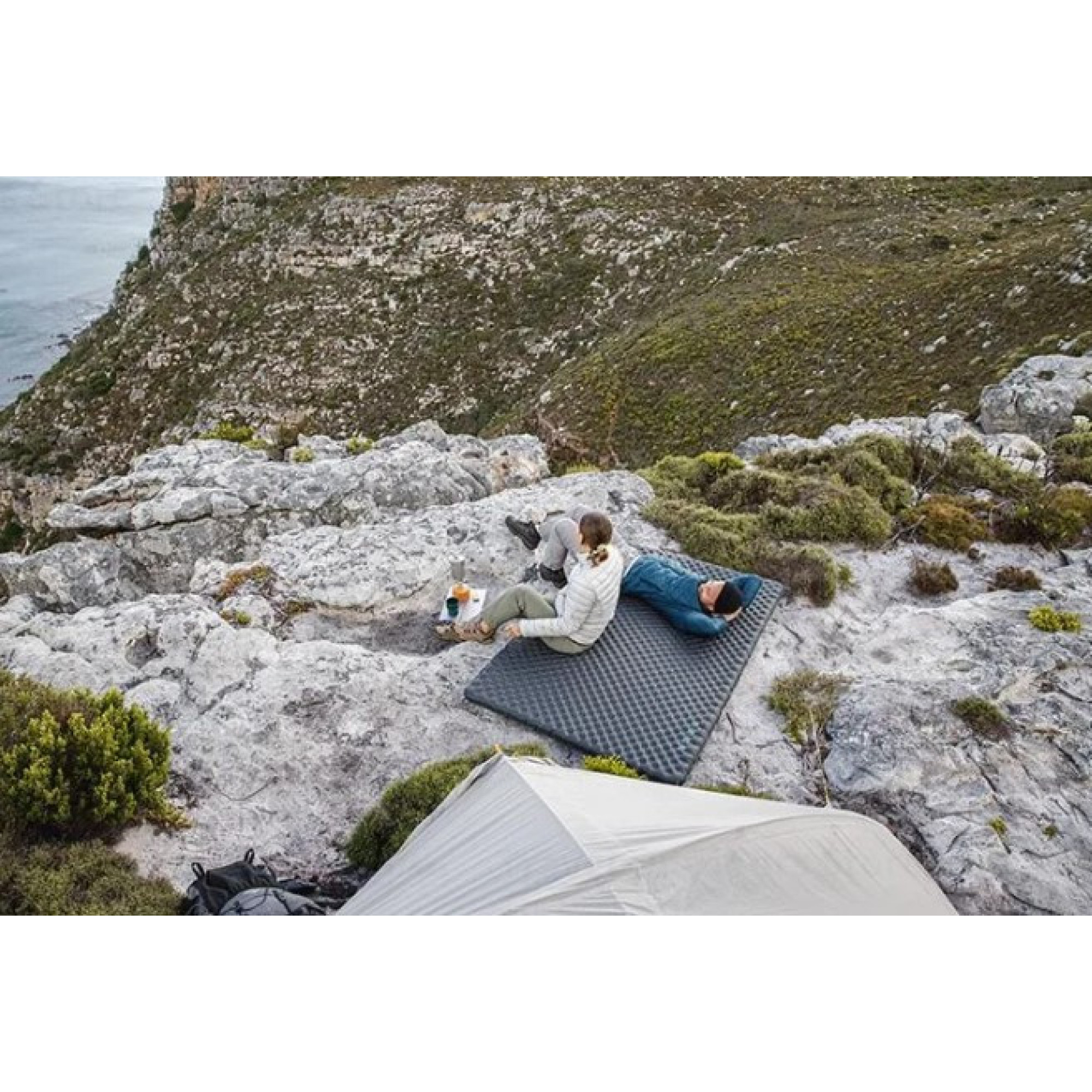 Двомісний надувний килимок Naturehike R Value: 3,5, розмір 196 х 120 см колір чорний CNH22DZ018 - 2 - Robinzon.ua