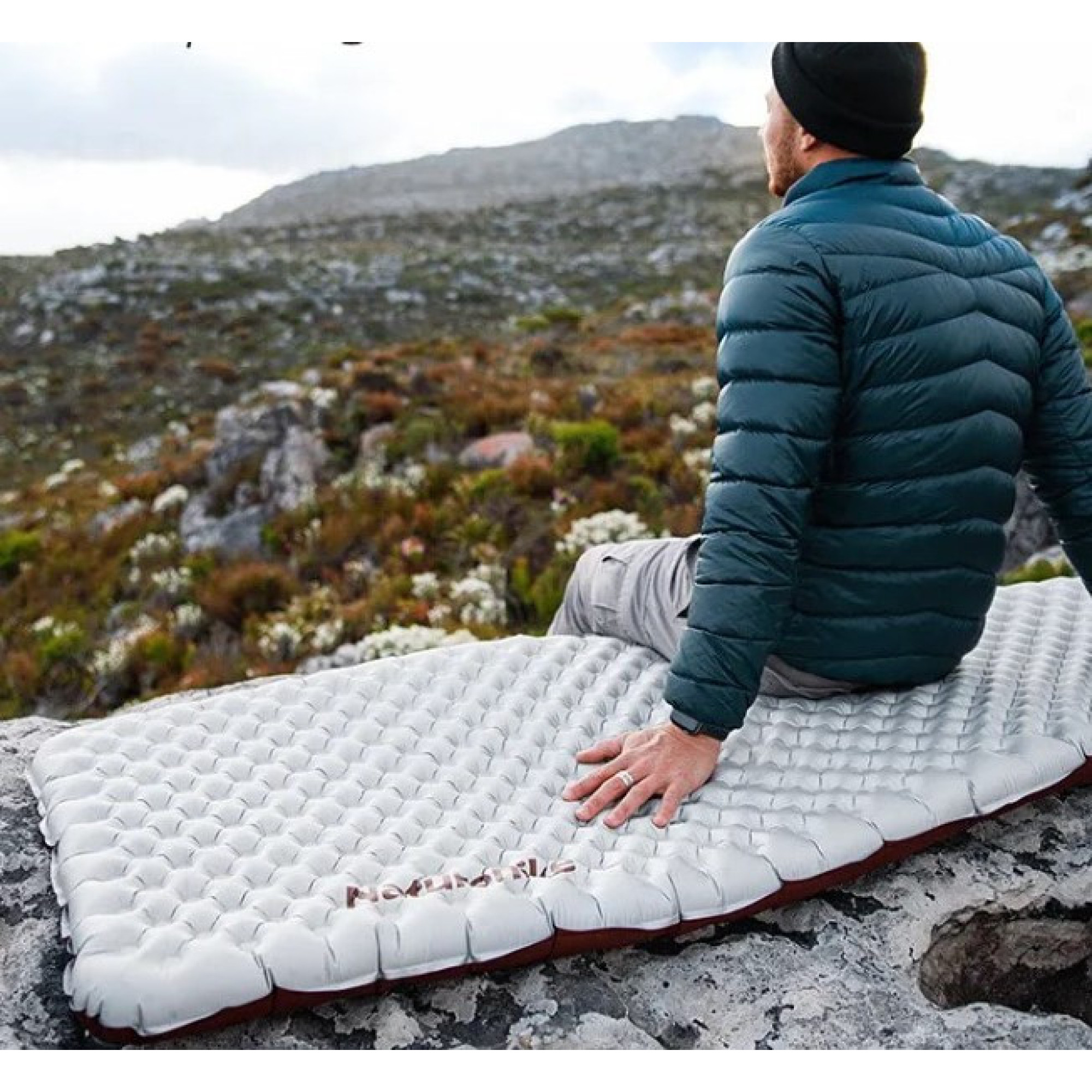 Надувной коврик Naturehike R Value: 5,8 размер: 183 х 64 х 8 см светло-серый CNH22DZ016. - 2 Надувной коврик Naturehike R Value: 5,8 размер: 183 х 64 х 8 см светло-серый CNH22DZ016. - 2 - Robinzon.ua