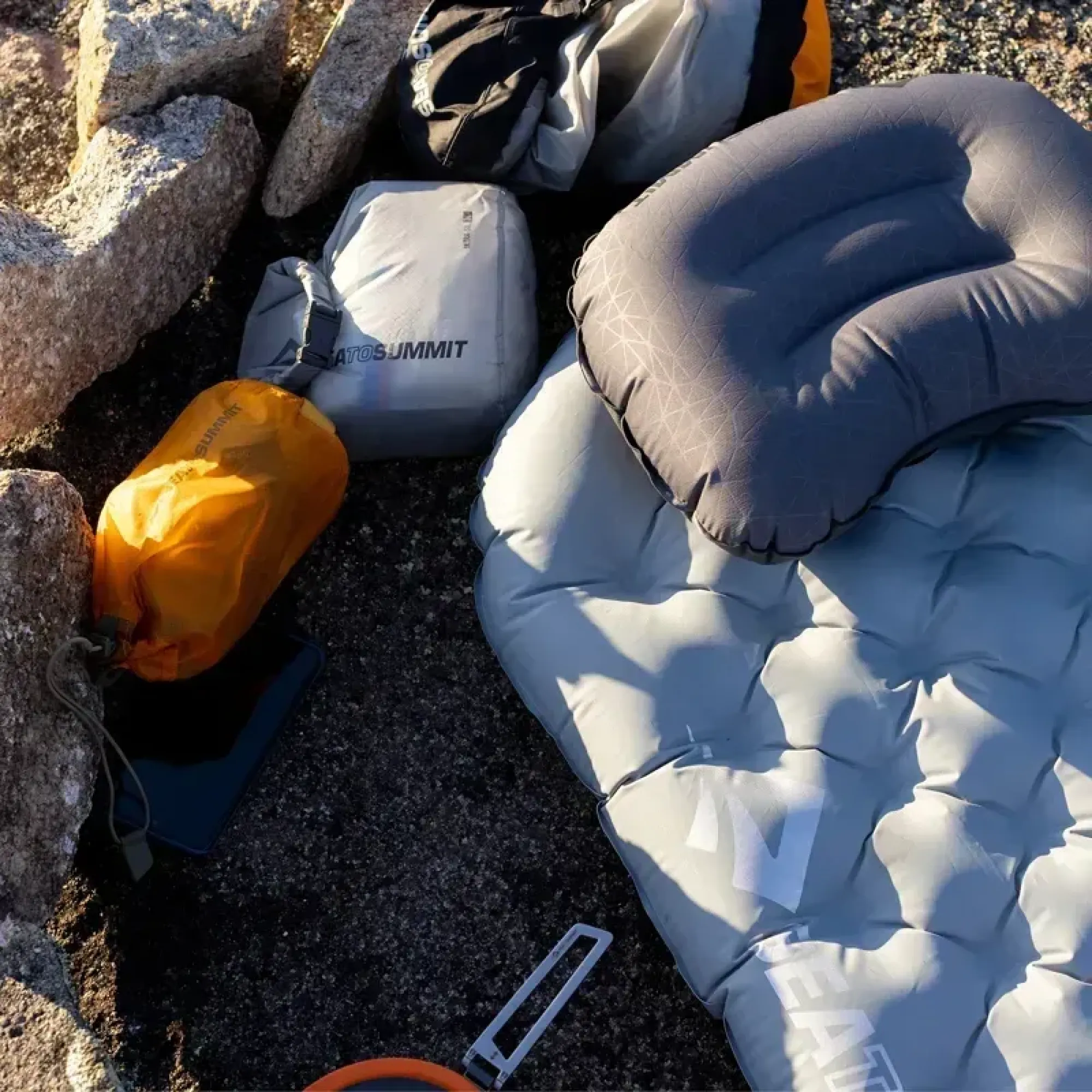 Килимок надувний Sea to Summit Ether Light XR Insulated ASC Mat, Dark Gray, Large, 198х64х10см (STS ASL051152-061704) - 8 - Robinzon.ua