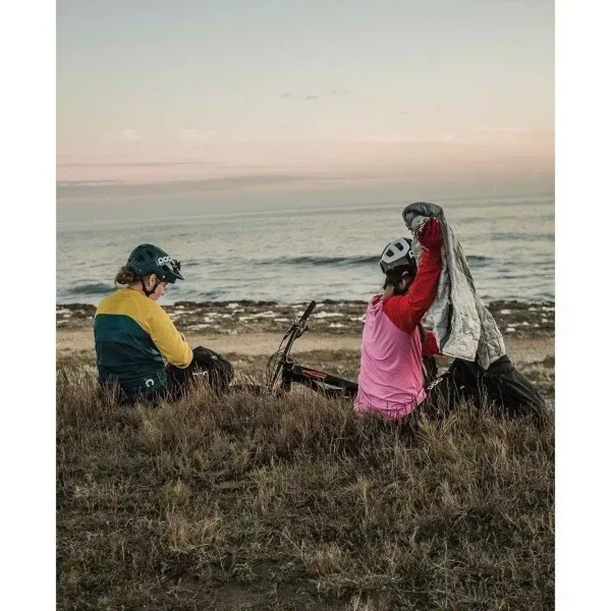 Велоджерси POC Essential MTB W's Jersey, Altair Pink/Prismane Red, L (PC 528368236LRG1) - 3 - Robinzon.ua