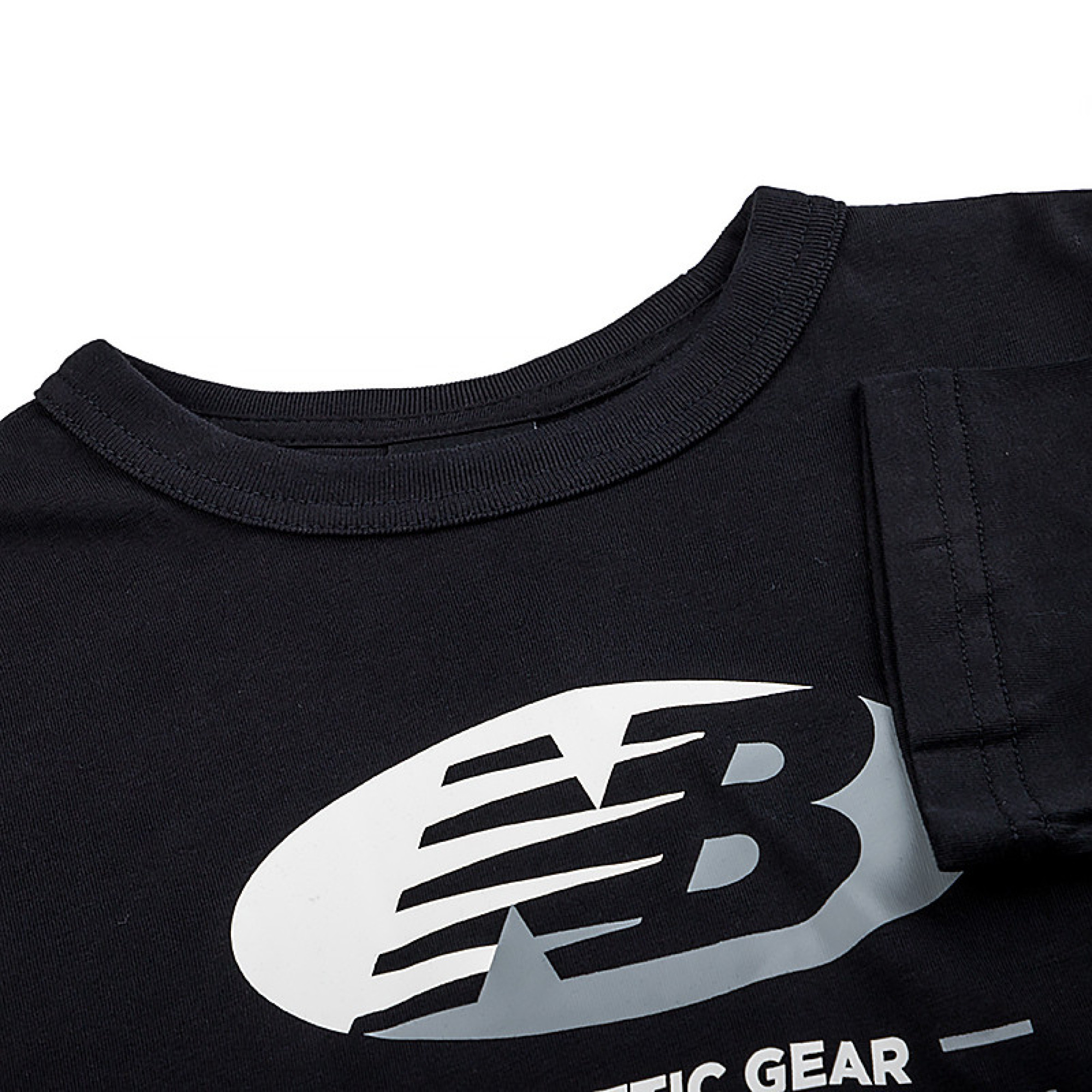 Дитяча Футболка New Balance Essentials Reimagined Graphic Чорний S (YT31517BK) - 2 - Robinzon.ua