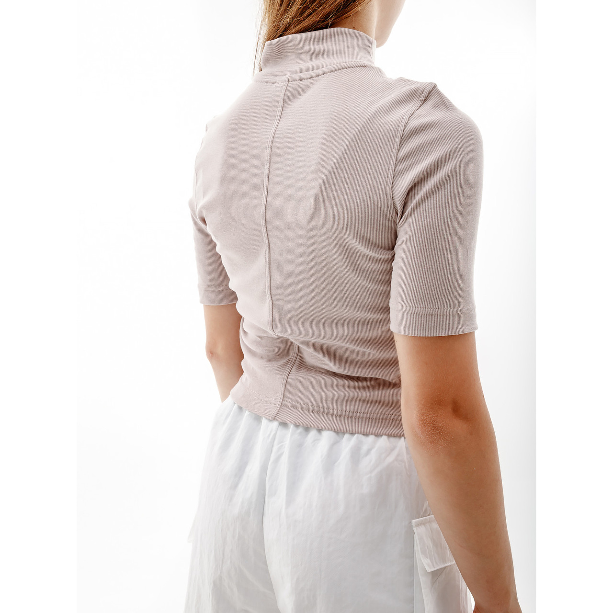 Жіноча Футболка Nike W NSW ESSNTL RIB MOCK SS TOP Бежевий  XS (7dDV7958-272 XS) - 2 - Robinzon.ua