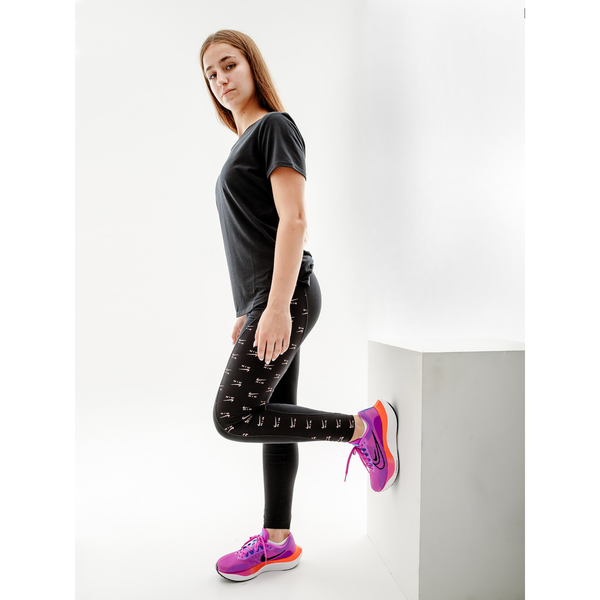 Жіноча Футболка Nike W NK ONE LUXE DF SS STD TOP Чорний  L (7dDD0618-010 L) - 1 - Robinzon.ua