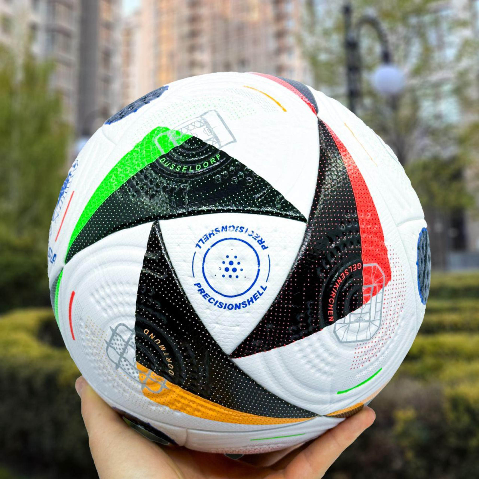 Футбольный мяч Adidas EURO 2024 Fussballiebe PRO - 1 - Robinzon.ua