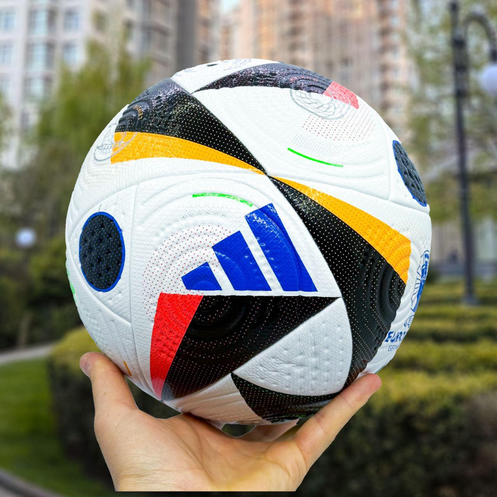Футбольный мяч Adidas EURO 2024 Fussballiebe PRO - 3 - Robinzon.ua