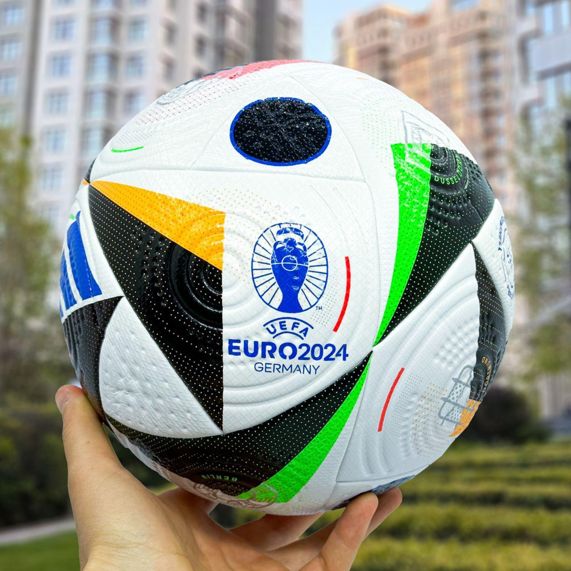 Футбольный мяч Adidas EURO 2024 Fussballiebe PRO - Robinzon.ua