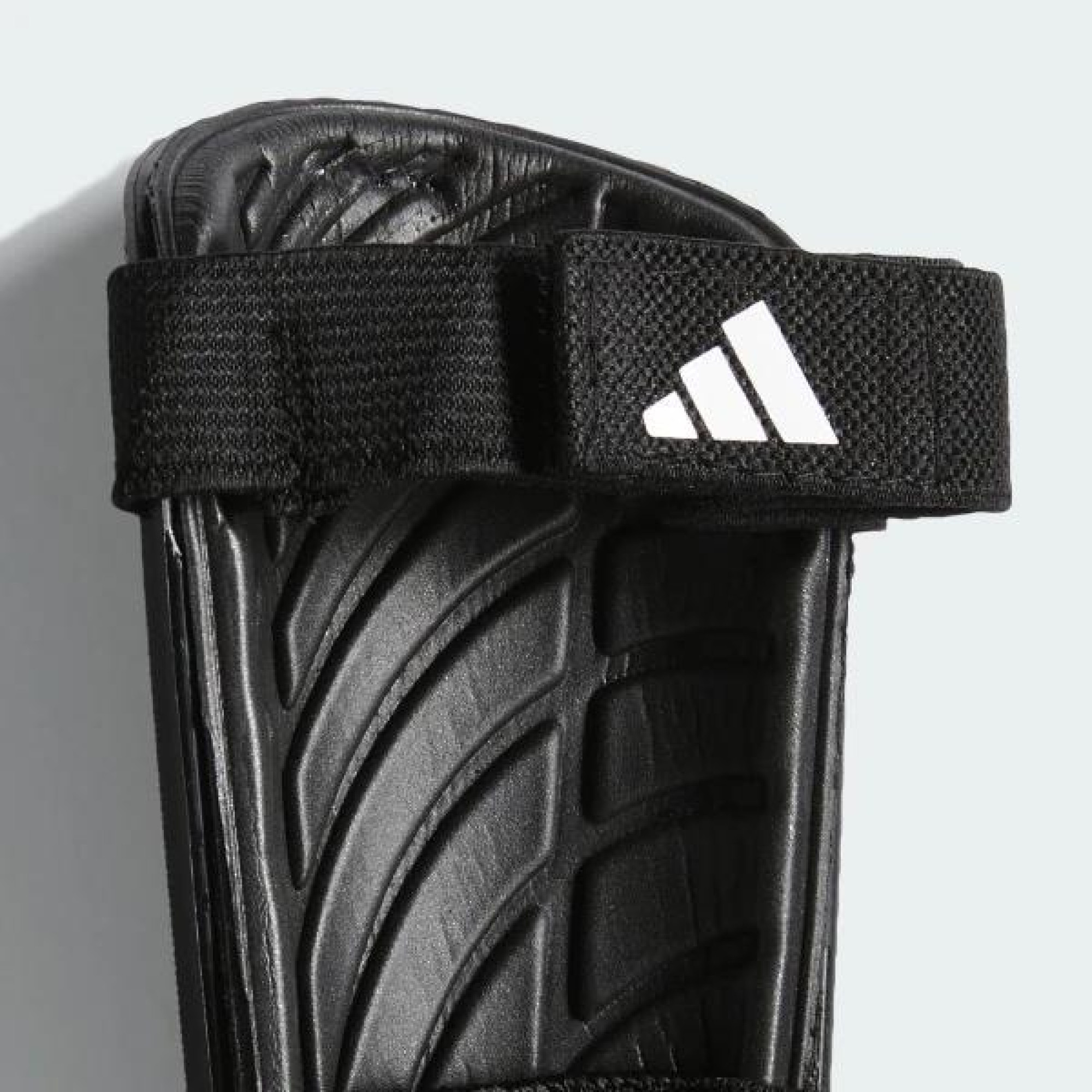Щитки Adidas TIRO SG MTC J чорний, білий M (зріст 120-140 см) IP3996 M - 1 - Robinzon.ua