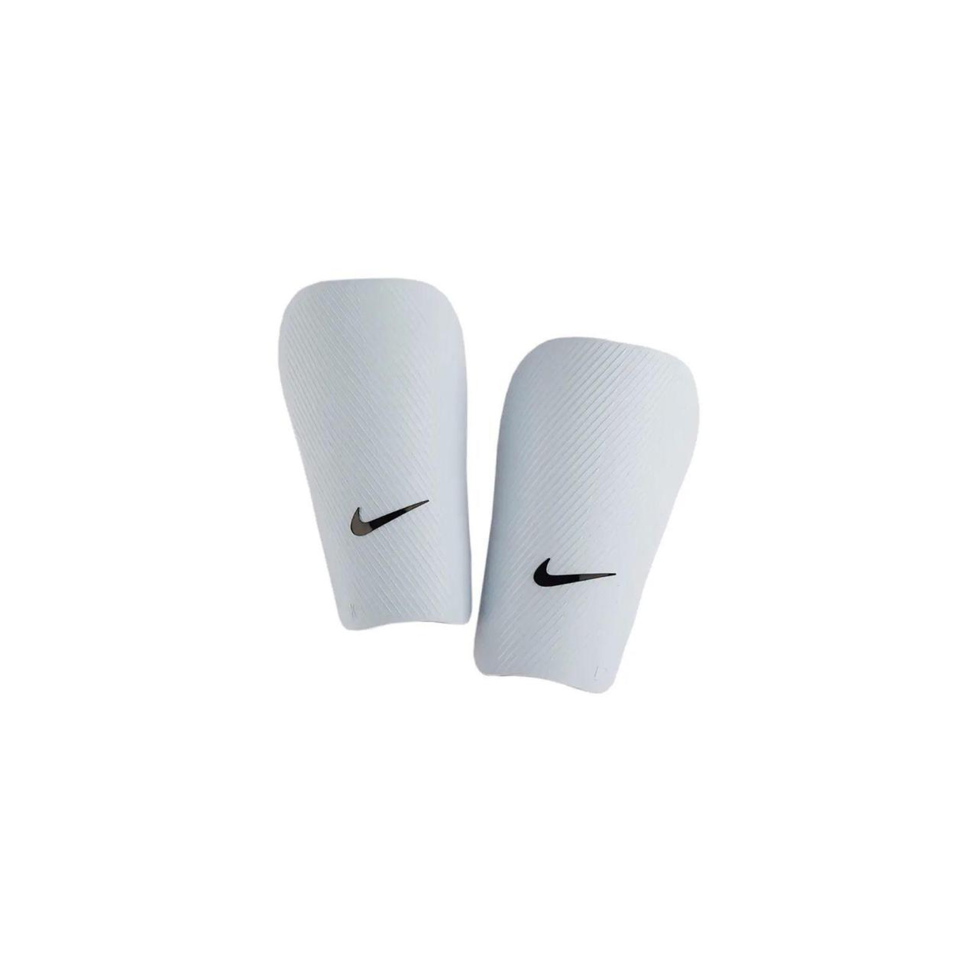Дитячі щитки Nike NK J GUARD-CE Білий, Чорний M (зріст 160-170 см) (SP2162-100 M) Дитячі щитки Nike NK J GUARD-CE Білий, Чорний M (зріст 160-170 см) (SP2162-100 M) - Robinzon.ua