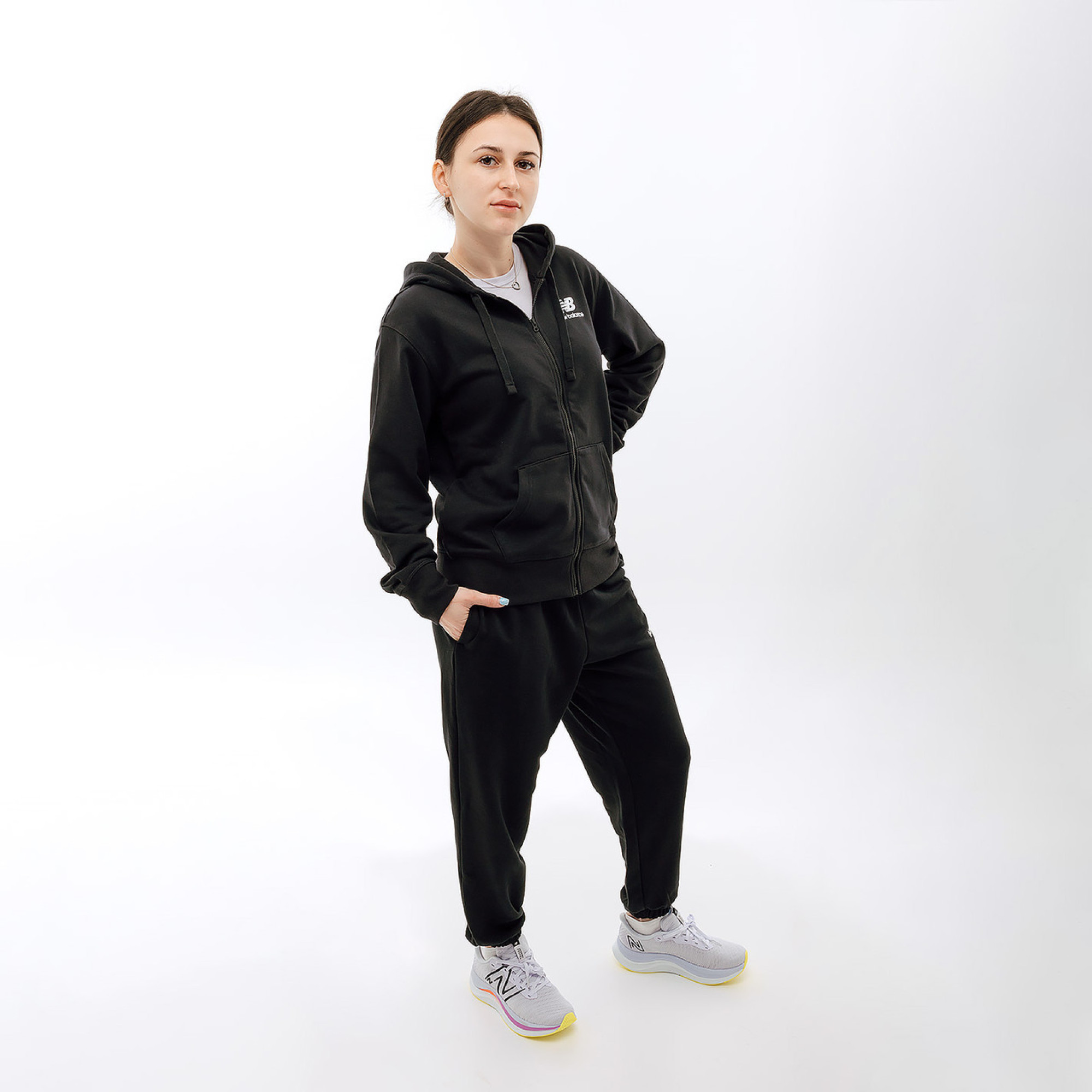 Жіноча Толстовка New Balance Essentials Stacked Logo FZ Чорний XS (7dWJ31530BK XS) - 1 - Robinzon.ua